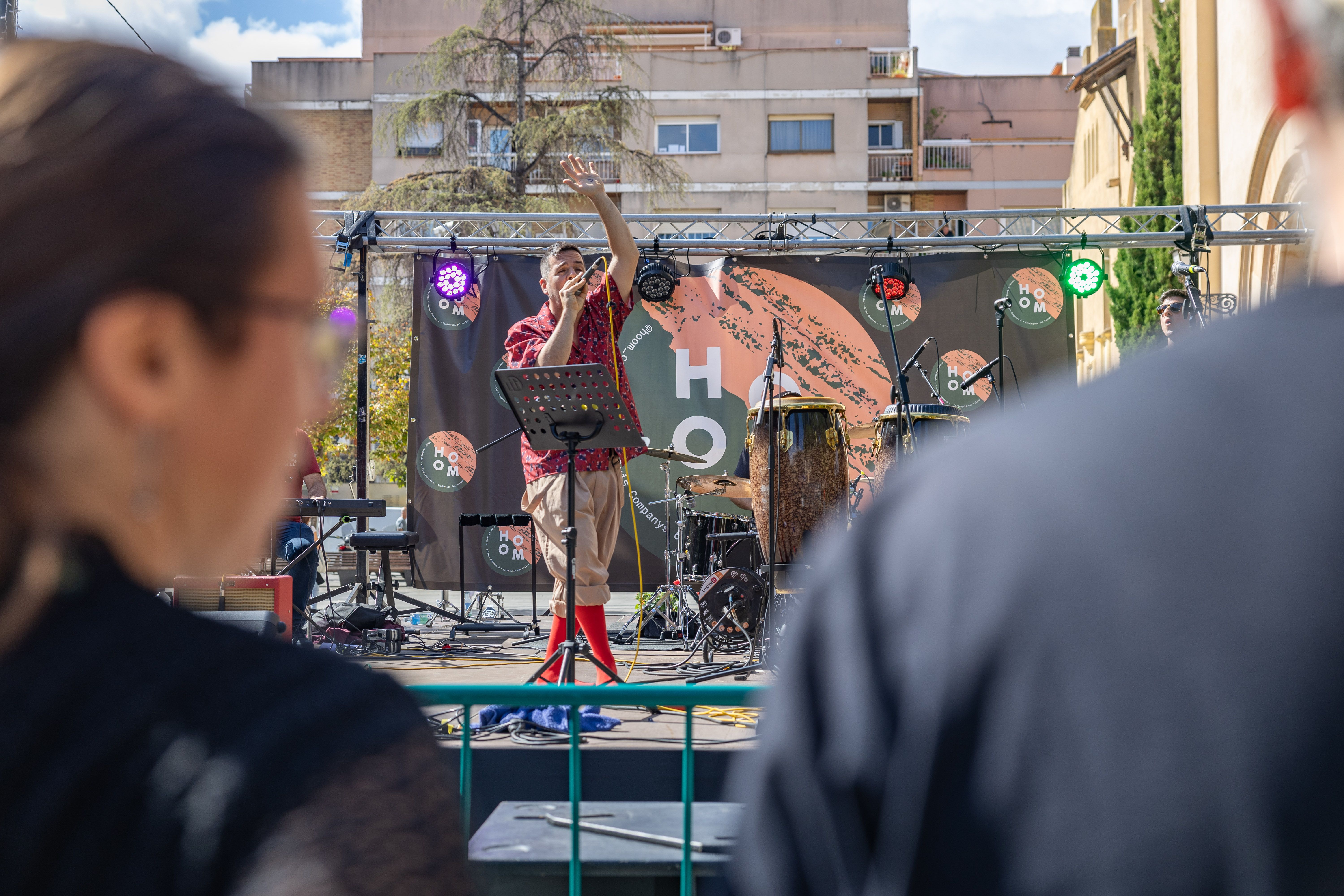 Demetris, concert organitzat per Hom, a la Plaça d'Abat Oliba, diumenge. FOTO: Arnau Padilla