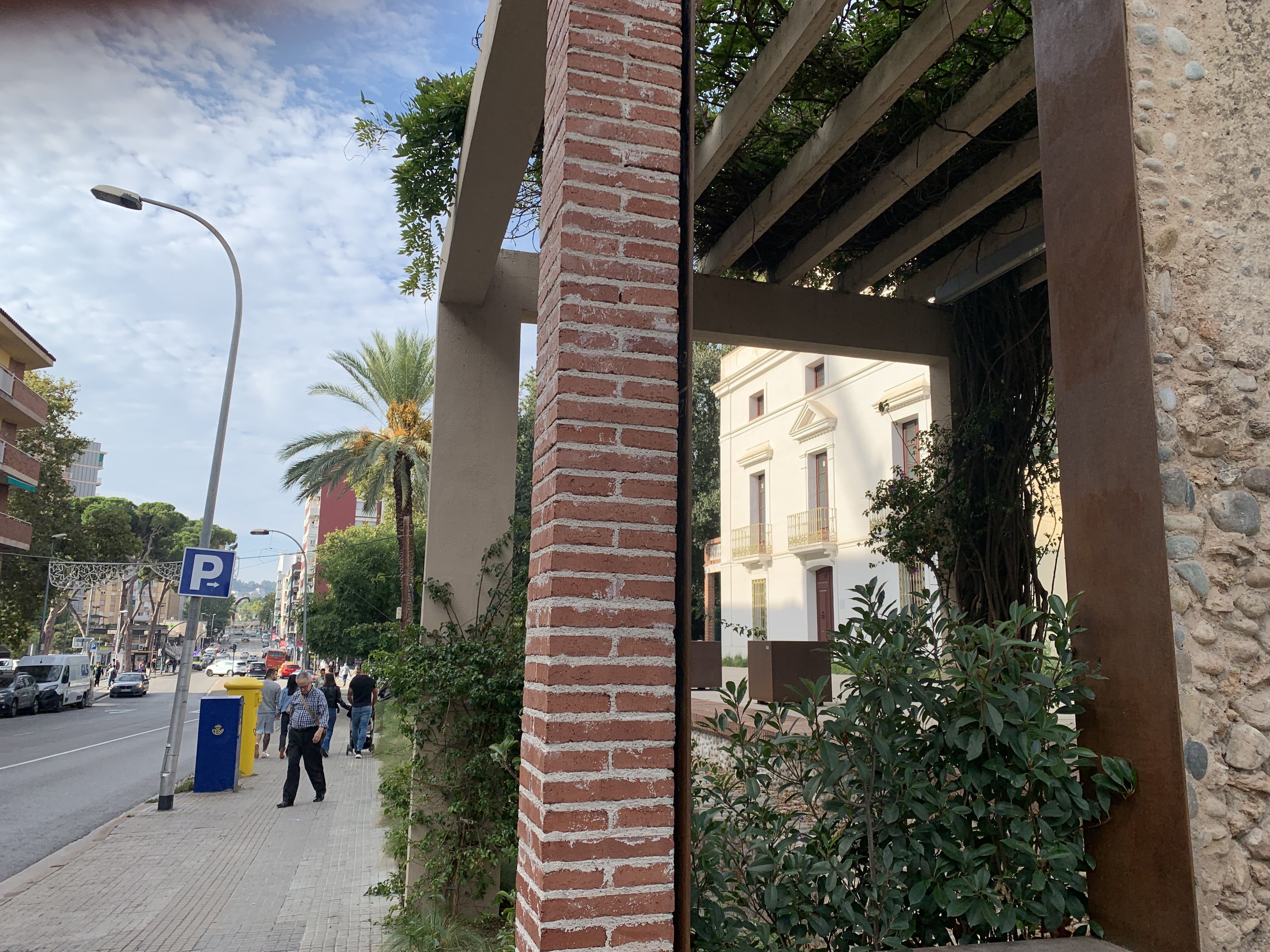 Els fons europeus van contribuir a rehabilitar l'exterior de la masia de Ca n'Altimira i permetran la posada en marxa del laboratori d'innovació que acollirà. FOTO: Judit Josa