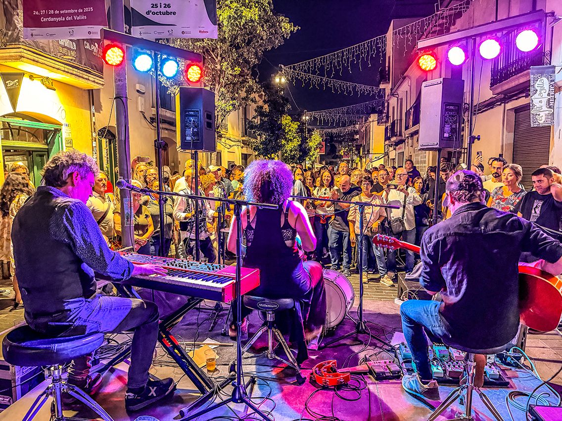 Concert als bars i als carrers de Cerdanyola. FOTO Carme Monclús