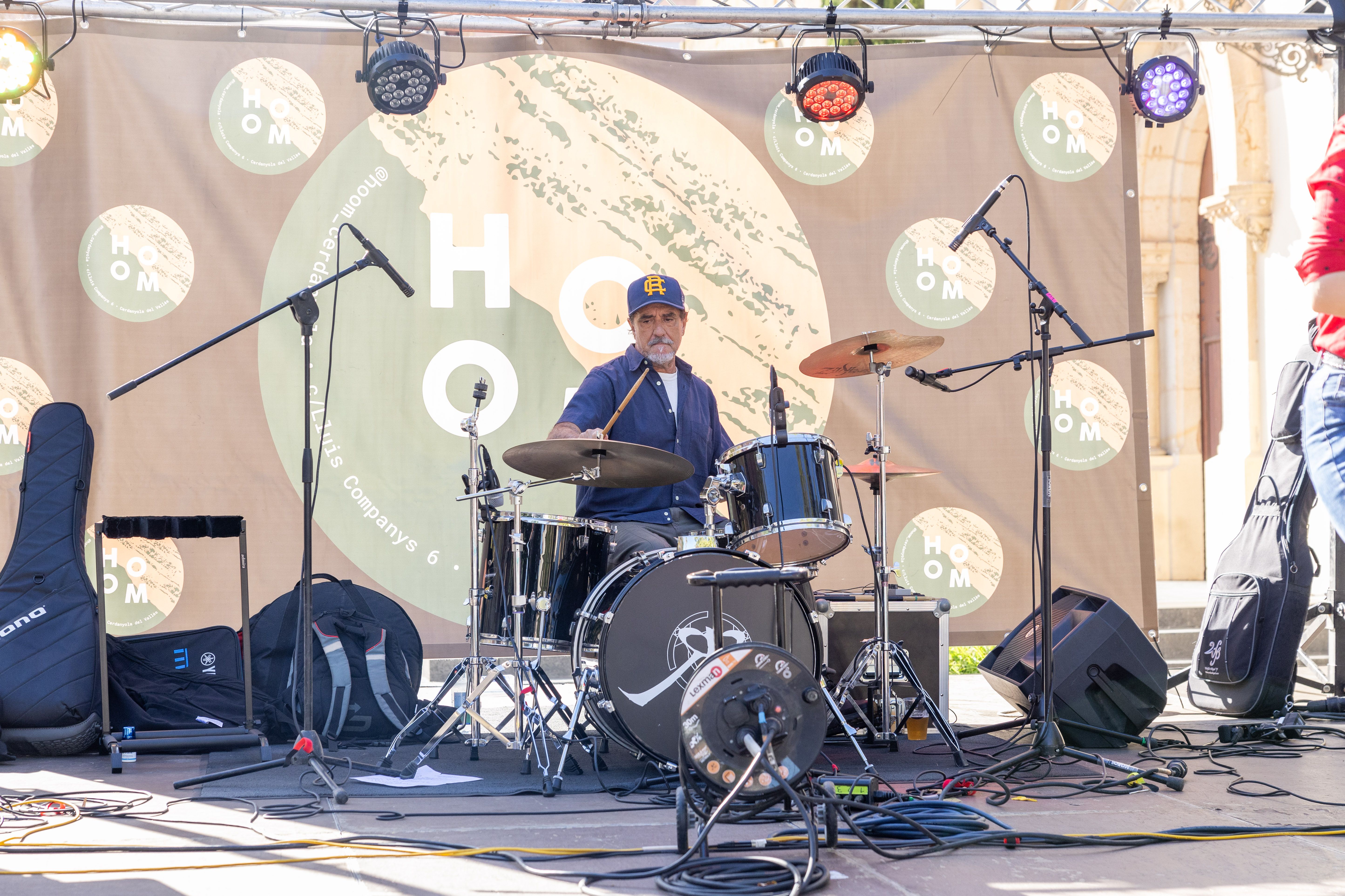 Actuació a la Plaça d'Abat Oliba, dissabte 5 . FOTO: Arnau Padilla
