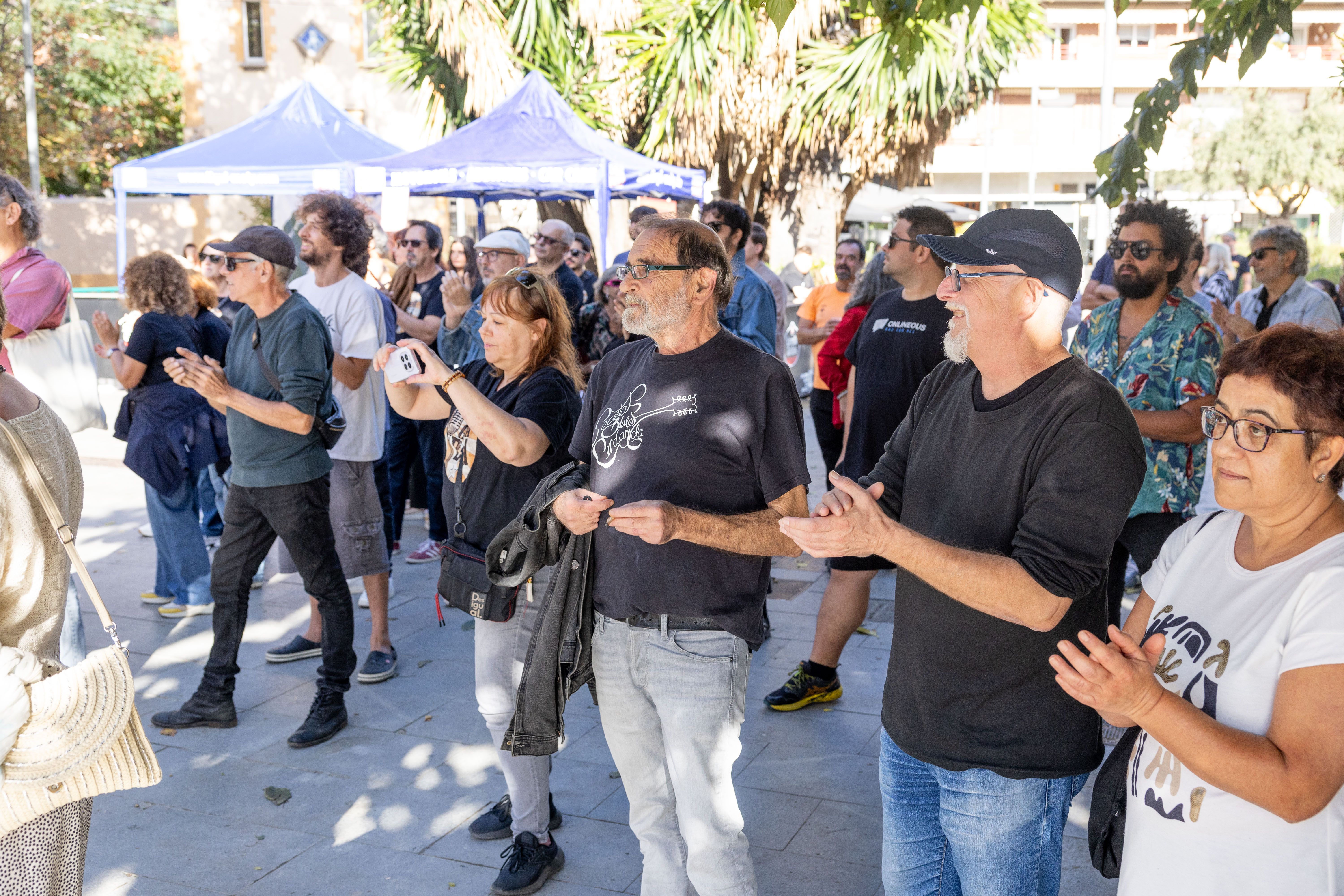 Públic en un dels concerts a la Plaça d'Abat Oliba, dissabte 5 . FOTO: Arnau Padilla