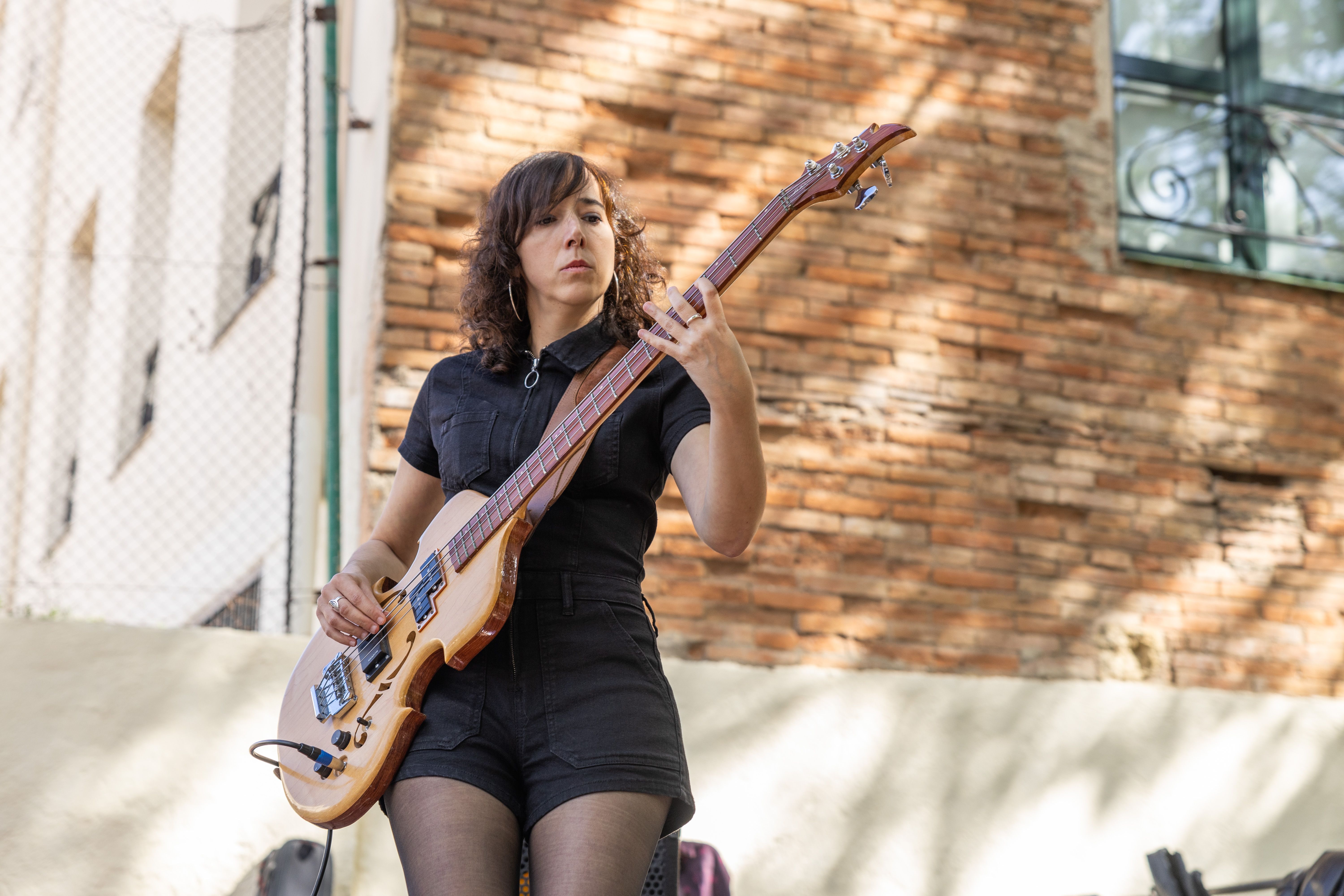 Concert de Wild Incordios, a la plaça de Jaume Grau i Altayó, organitzat pel nou bar Malvar. FOTO: Arnau Padilla