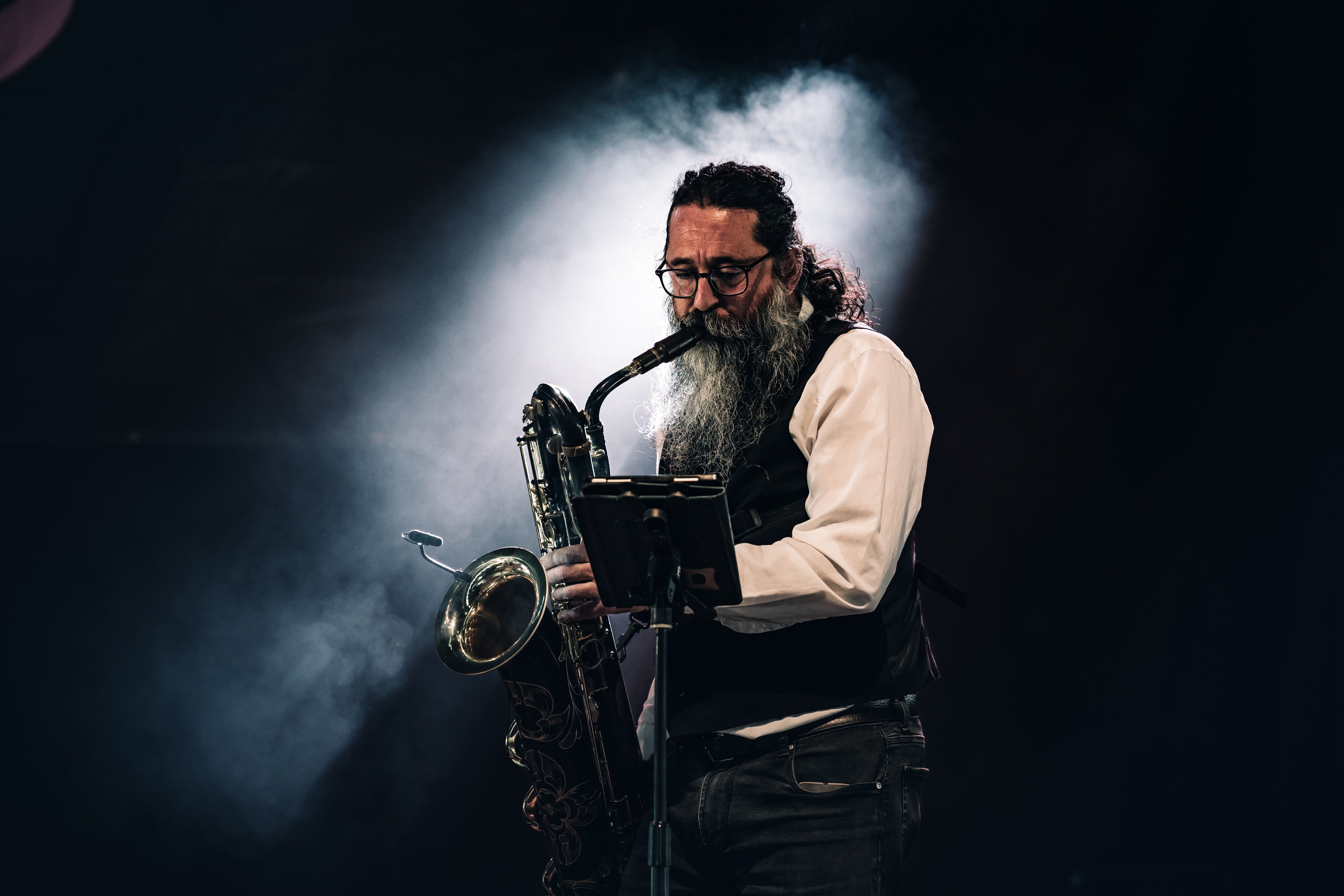 Tiger Kowalsky & Los Despedidos fan ballar el públic amb swing, soul i rock’n’roll en l’últim dia del Festival Internacional Blues Cerdanyola. FOTOS: Arnau Padilla