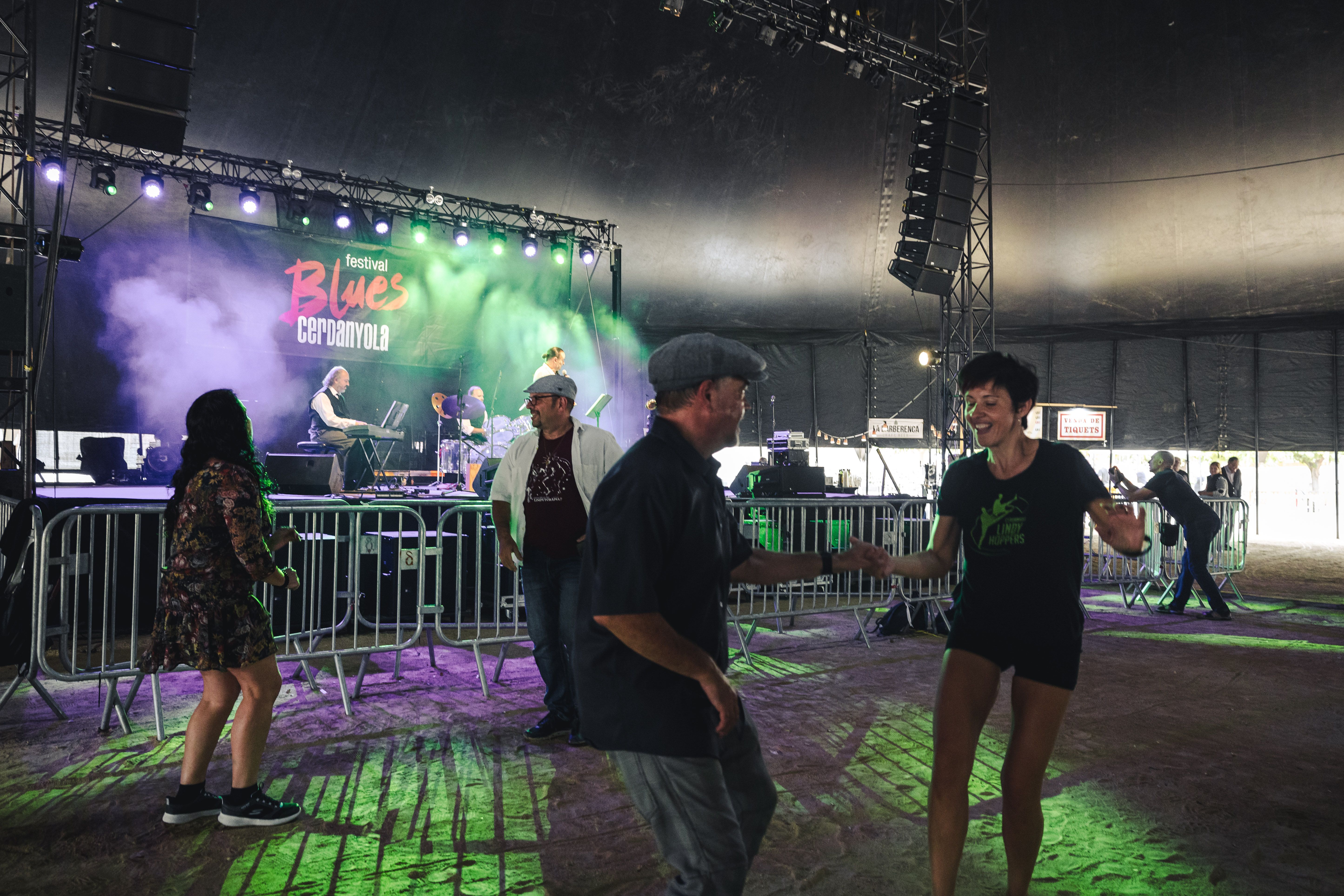Tiger Kowalsky & Los Despedidos fan ballar el públic amb swing, soul i rock’n’roll en l’últim dia del Festival Internacional Blues Cerdanyola. FOTOS: Arnau Padilla