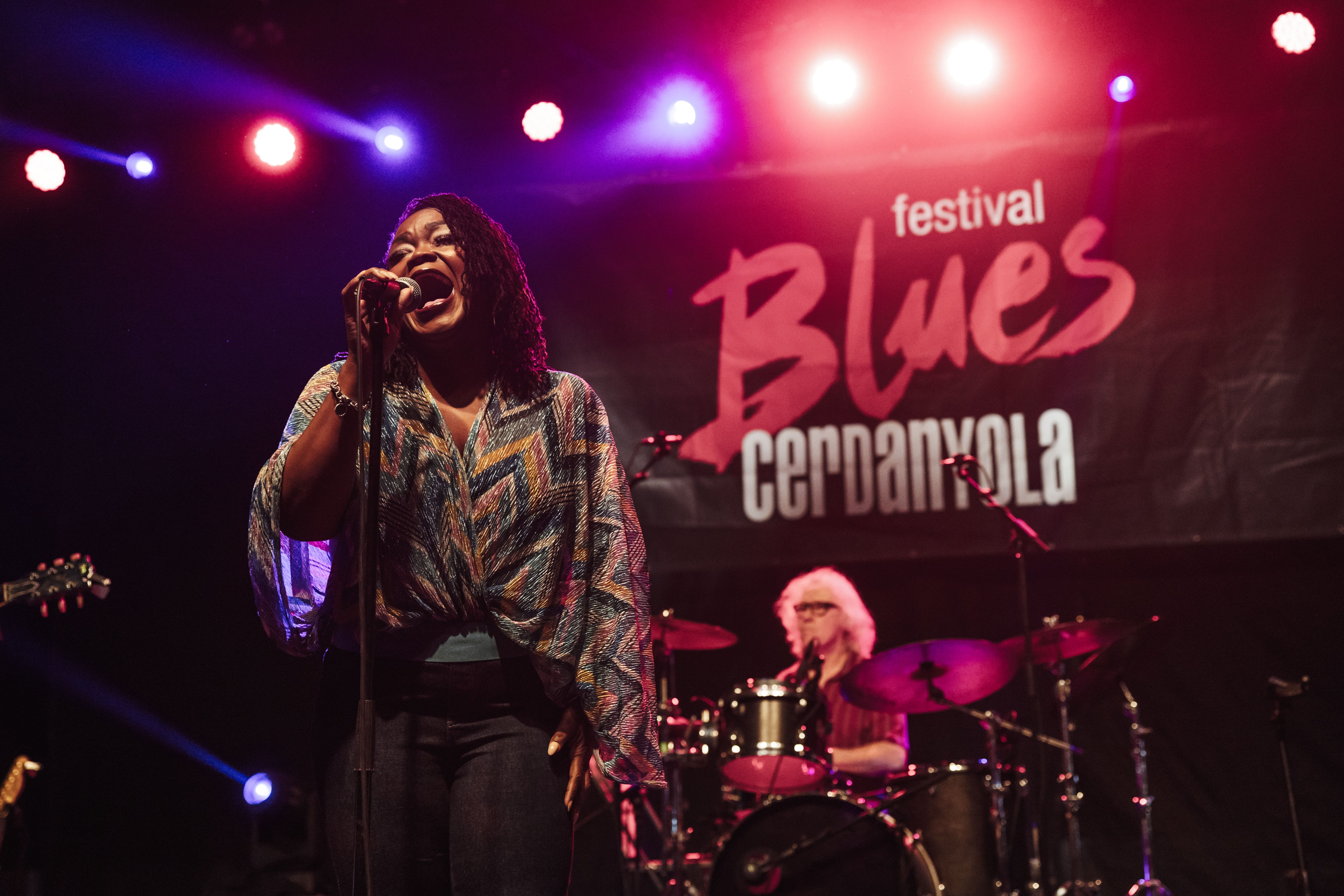 La nord-americana Shemekia Copeland va acomiadar aquest diumenge el Festival Internacional Blues Cerdanyola 2025, entre crits de oe oe oe. FOTO: Arnau Padilla. 