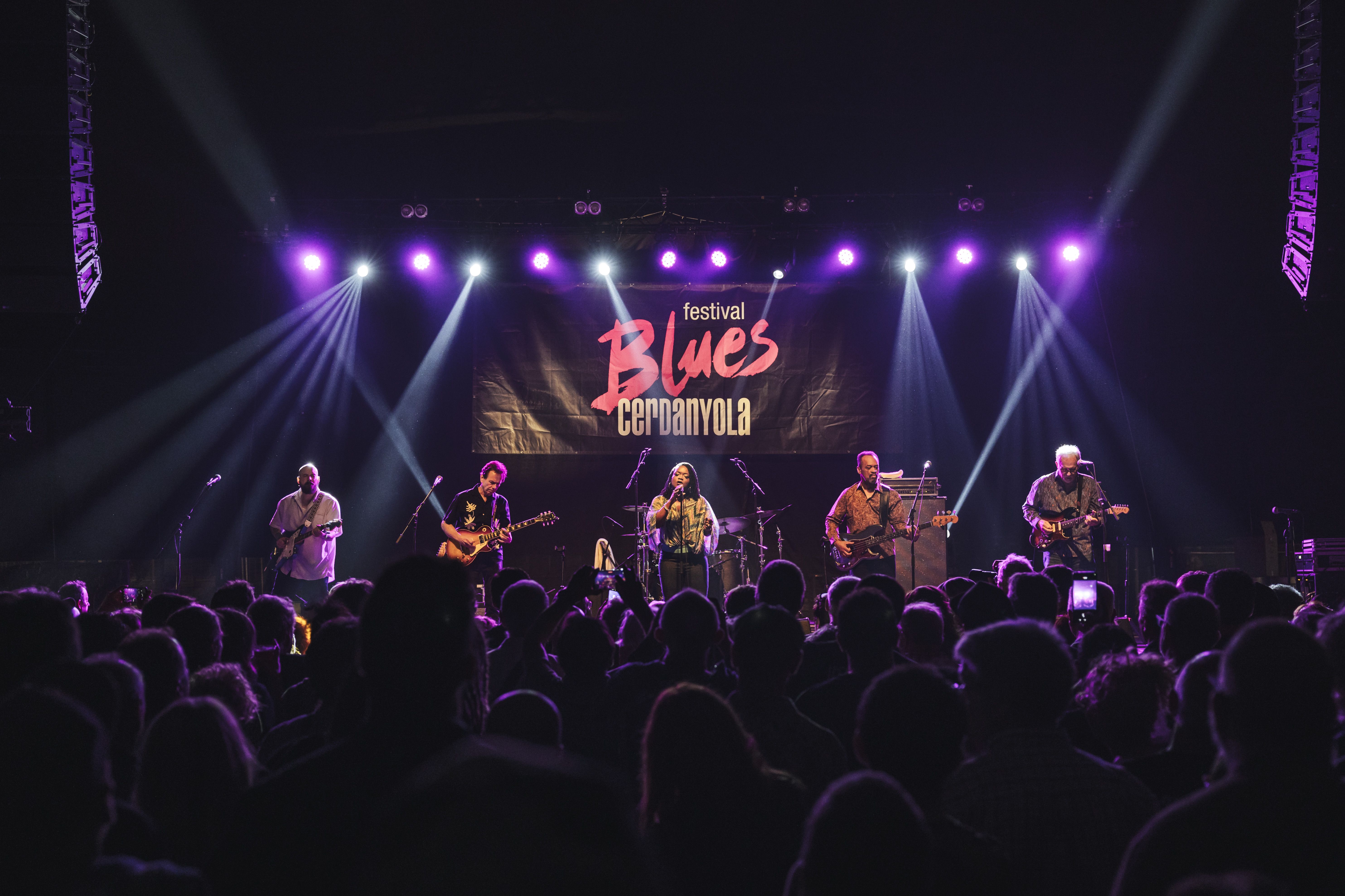 Actuació de Shemekia Copeland, a la carpa del Parc Xarau, en la cloenda del Festival Internacional Blues Cerdanyola 2025. Foto: Arnau Padilla Actuació de Shemekia Copeland, a la carpa del Parc Xarau, en la cloenda del Festival Internacional Blues Cerdanyola 2025. Foto: Arnau Padilla