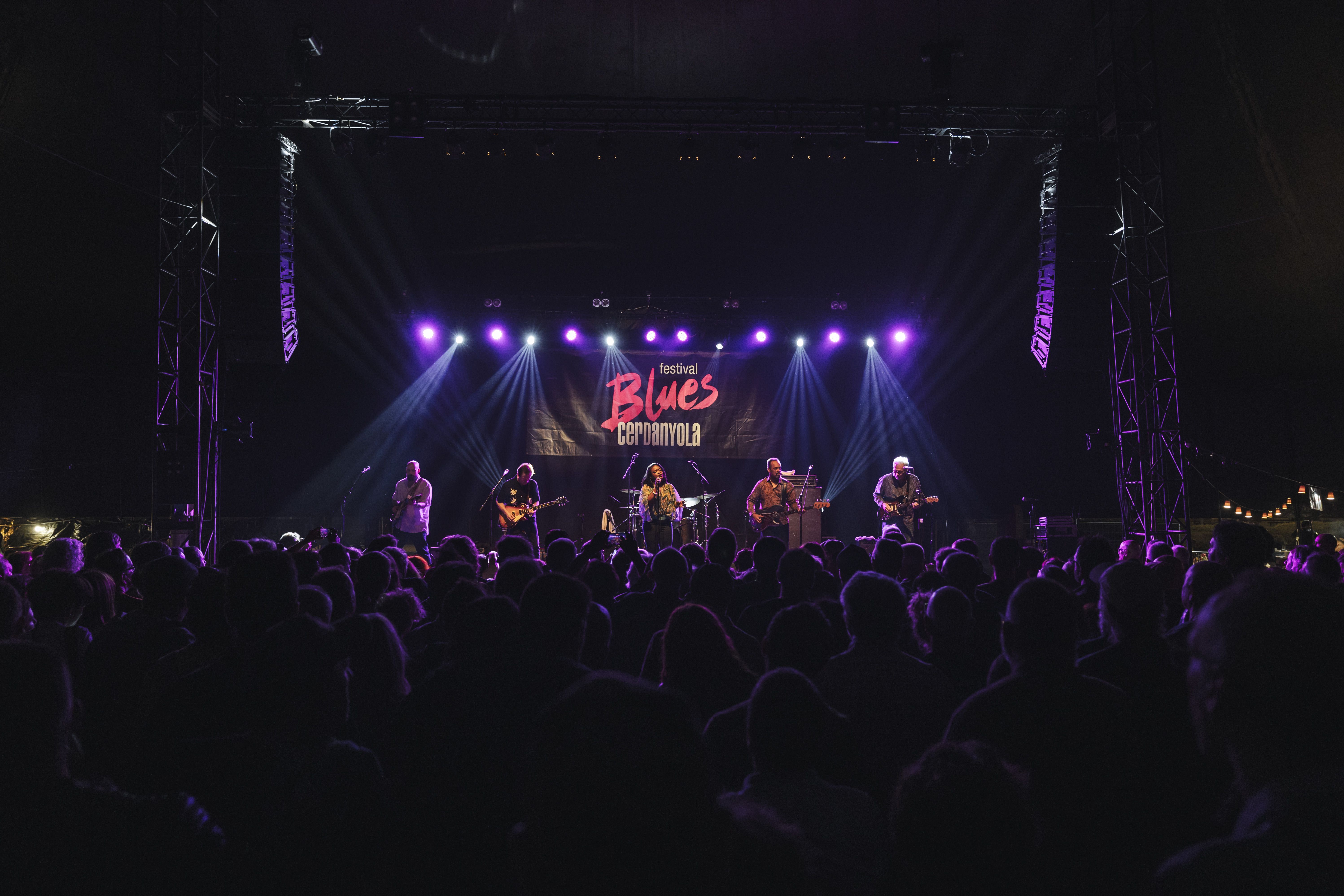 Shemekia Copeland, durant la seva actuació a la carpa del Parc Xarau, en la cloenda del Festival Internacional Blues Cerdanyola 2025. Foto: Arnau Padilla