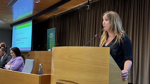 Intervenció de la periodista Txell Feixas en la inauguració del curs 2025 2026 a l'Autònoma. FOTO:UAB