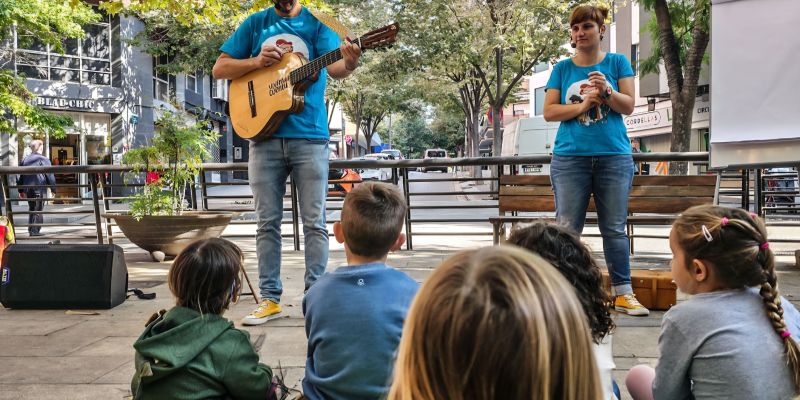La música no falta a la 8a festa de la Il•lustració. Foto: Marc Mata