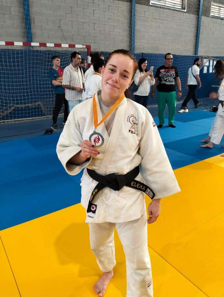 Elena Enrique, de Cerdanyola judo Vallès, amb la medalla. Foto: Cedida
