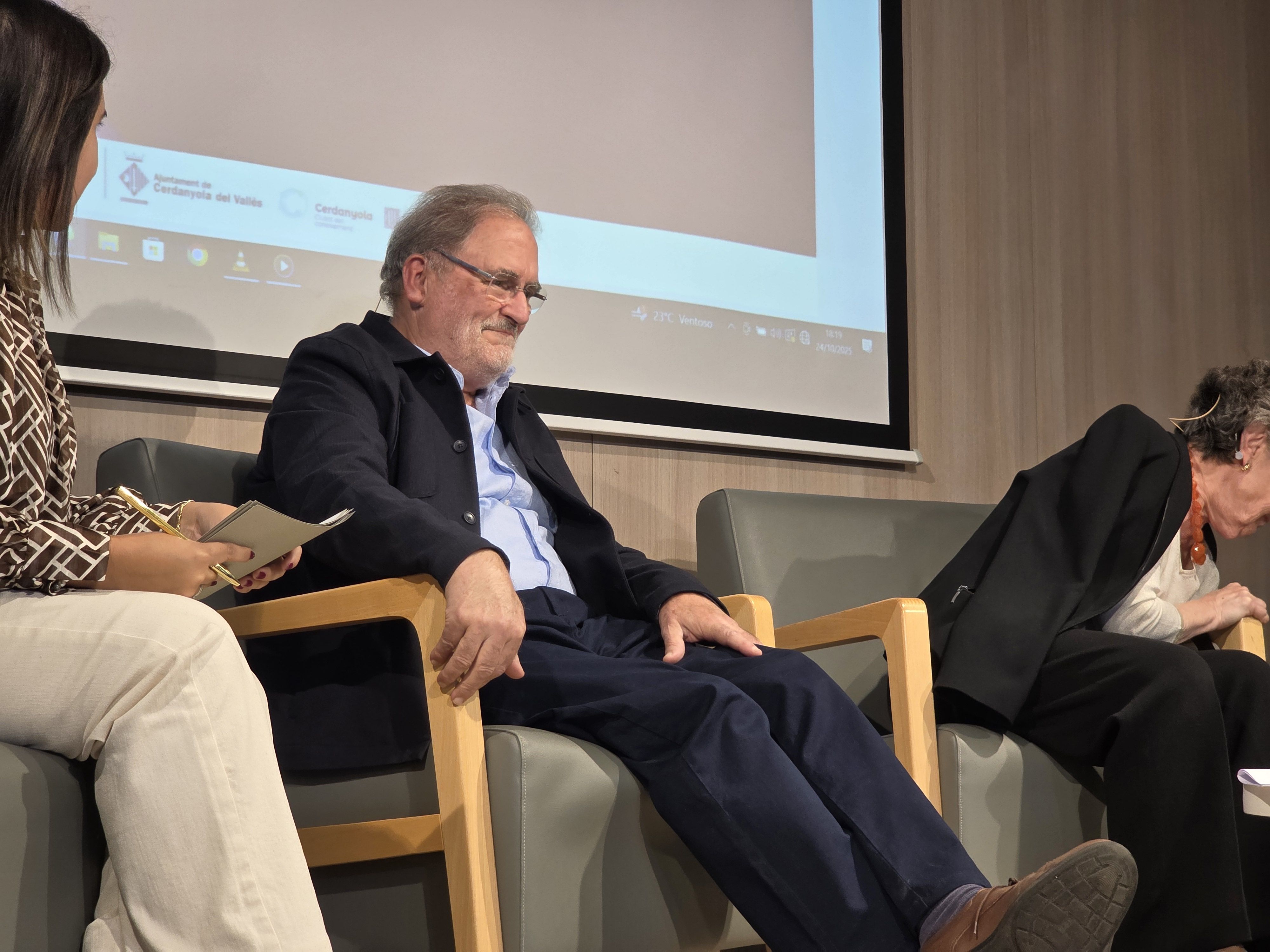 L'escriptor cerdanyolenc Isidre Grau en el seu homenatge a la Biblioteca Central. Foto: Marc Mata