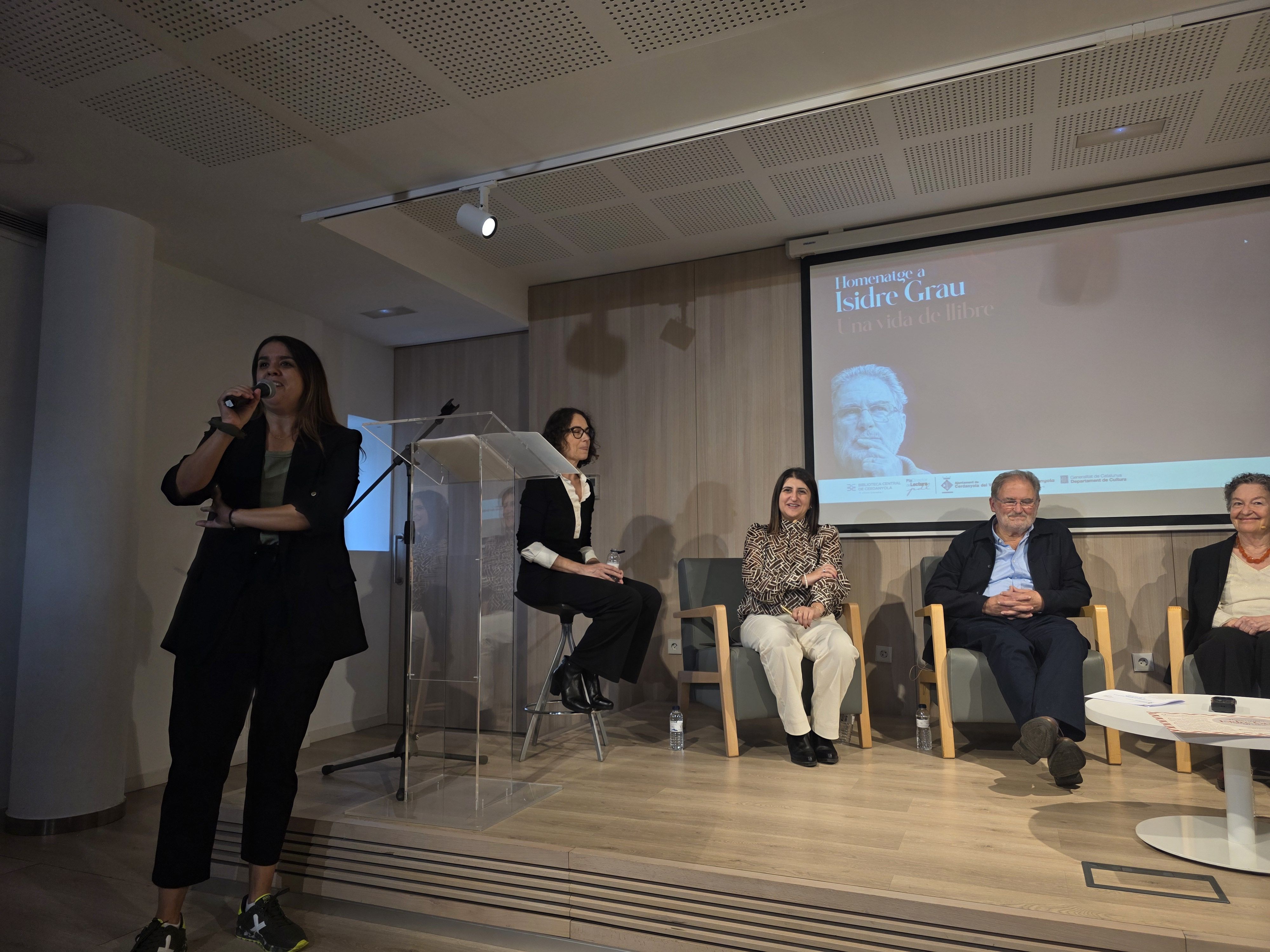Homenatge a l'escriptor cerdanyolenc Isidre Grau a la Biblioteca Central. Foto: Marc Mata