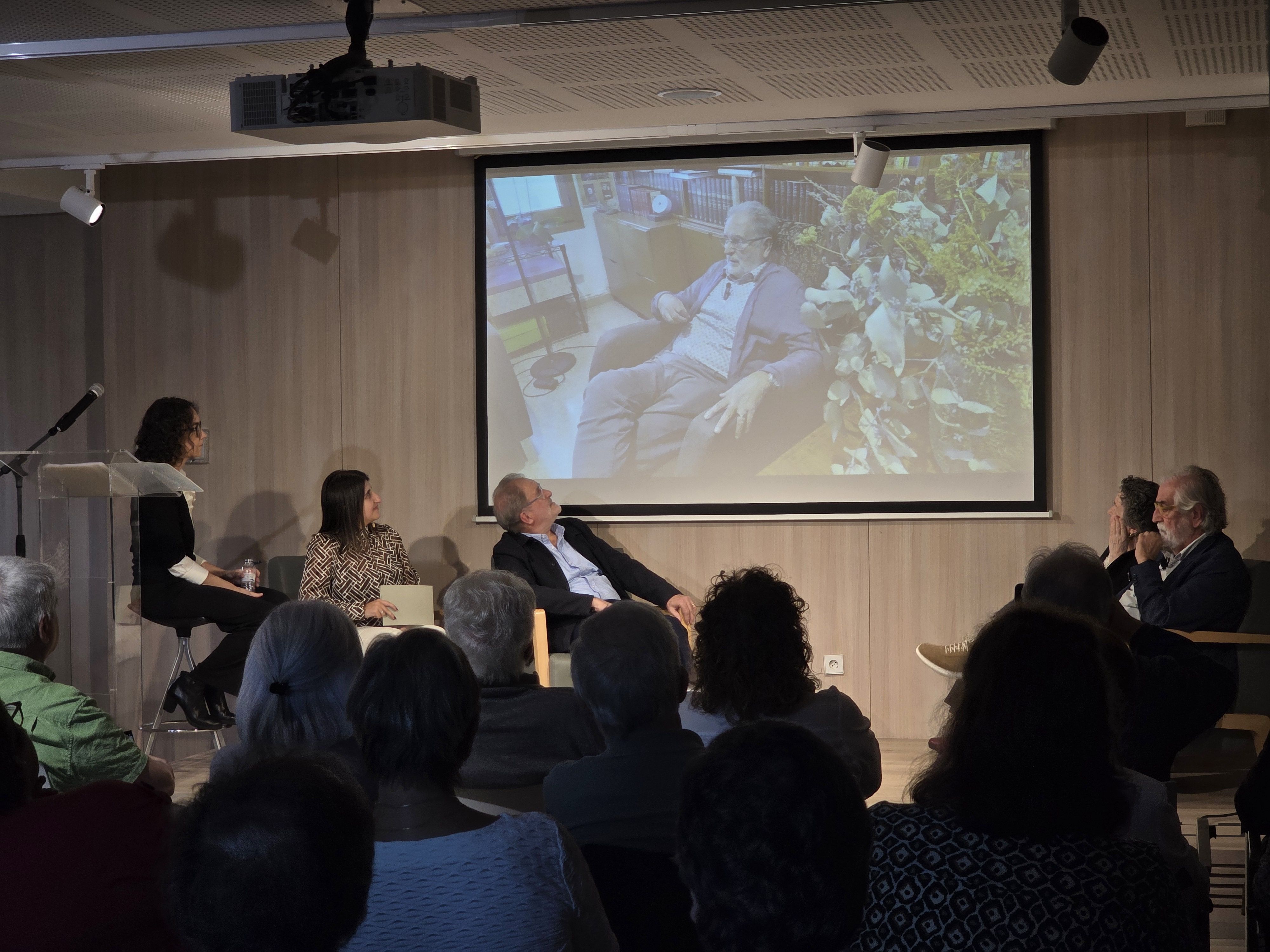 L'escriptor cerdanyolenc Isidre Grau en el seu homenatge a la Biblioteca Central. Foto: Marc Mata
