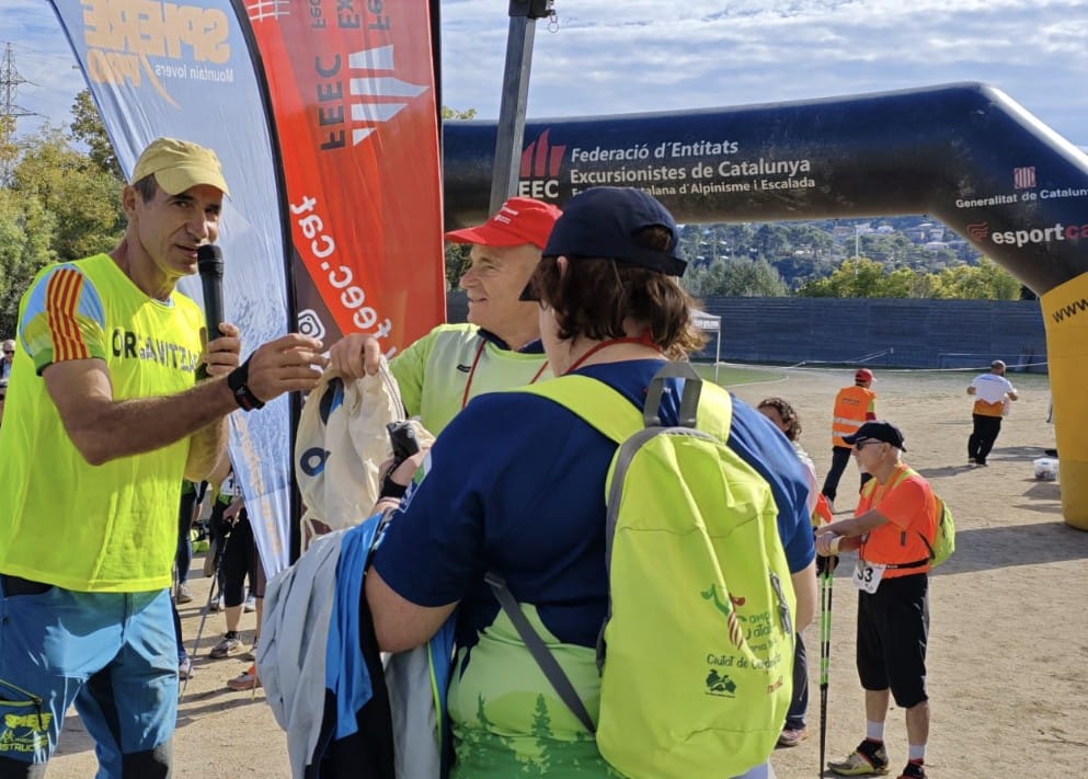 Lliurament de trofeus del Campionat de Catalunya de Marxa Nòrdica “Ciutat de Cerdanyola”, amb la participació del secretari general d’Esports, Abel García i el regidor Óscar Pons. Foto: Club Marxa Nòrdica Collserola Lliurament de trofeus del Campionat de Catalunya de Marxa Nòrdica “Ciutat de Cerdanyola”, amb la participació del secretari general d’Esports, Abel García i el regidor Óscar Pons. Foto: Club Marxa Nòrdica Collserola
