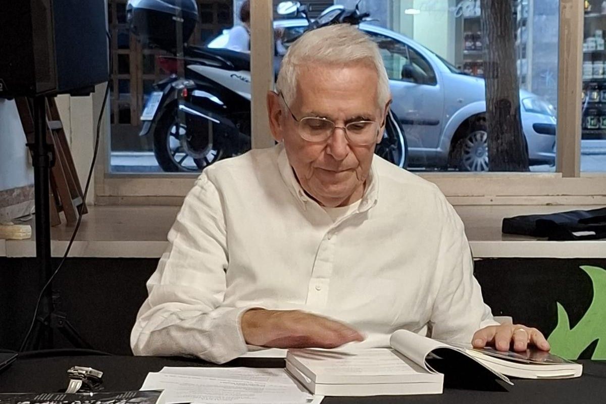 Miquel Sánchez durant la presentació del llibre de Sant Isicle a La Flama. Foto: Miquel Sánchez