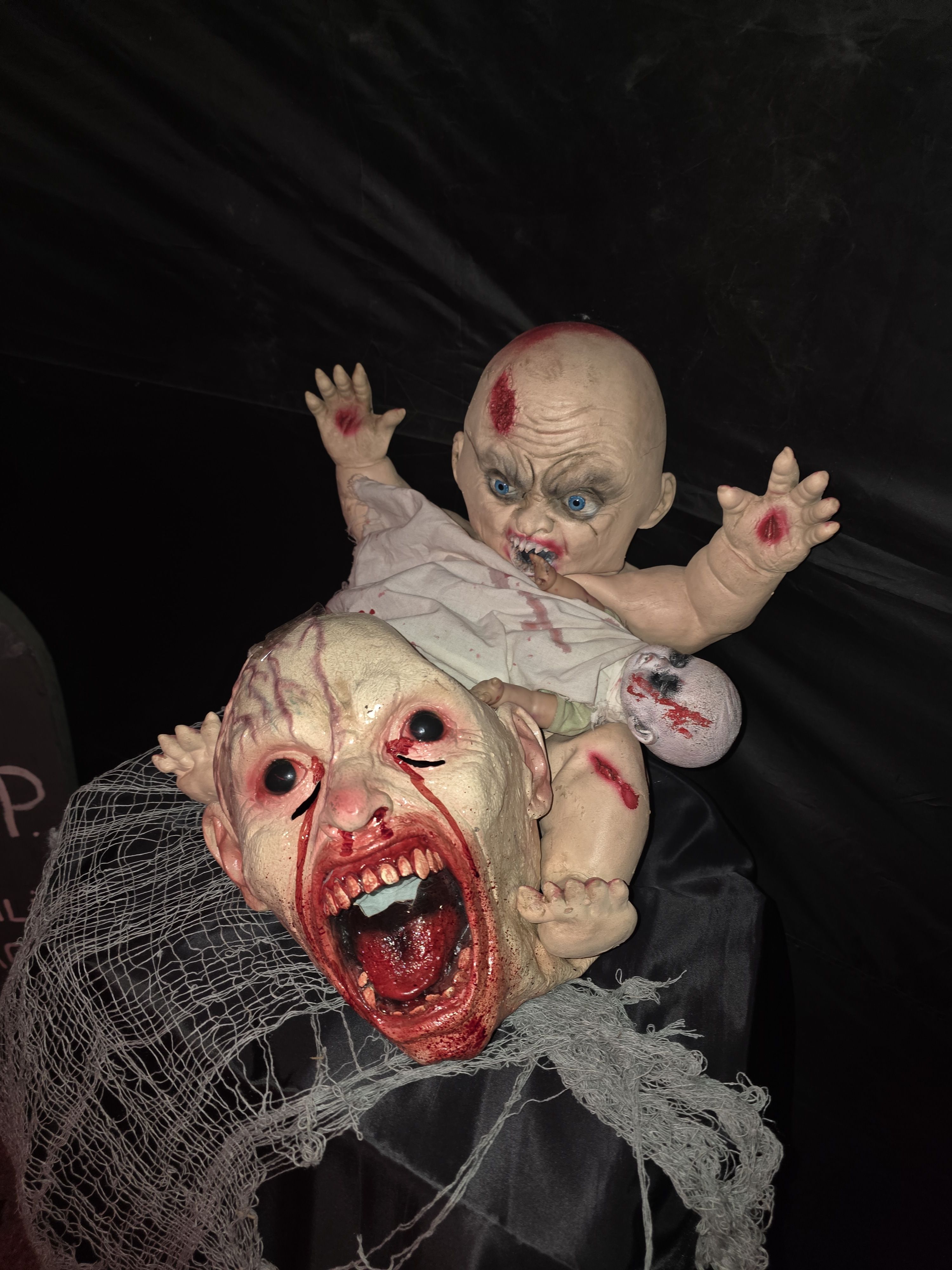 L’avinguda de Canaletes ha celebrat la nit més terrorífica. Foto: Marc Mata