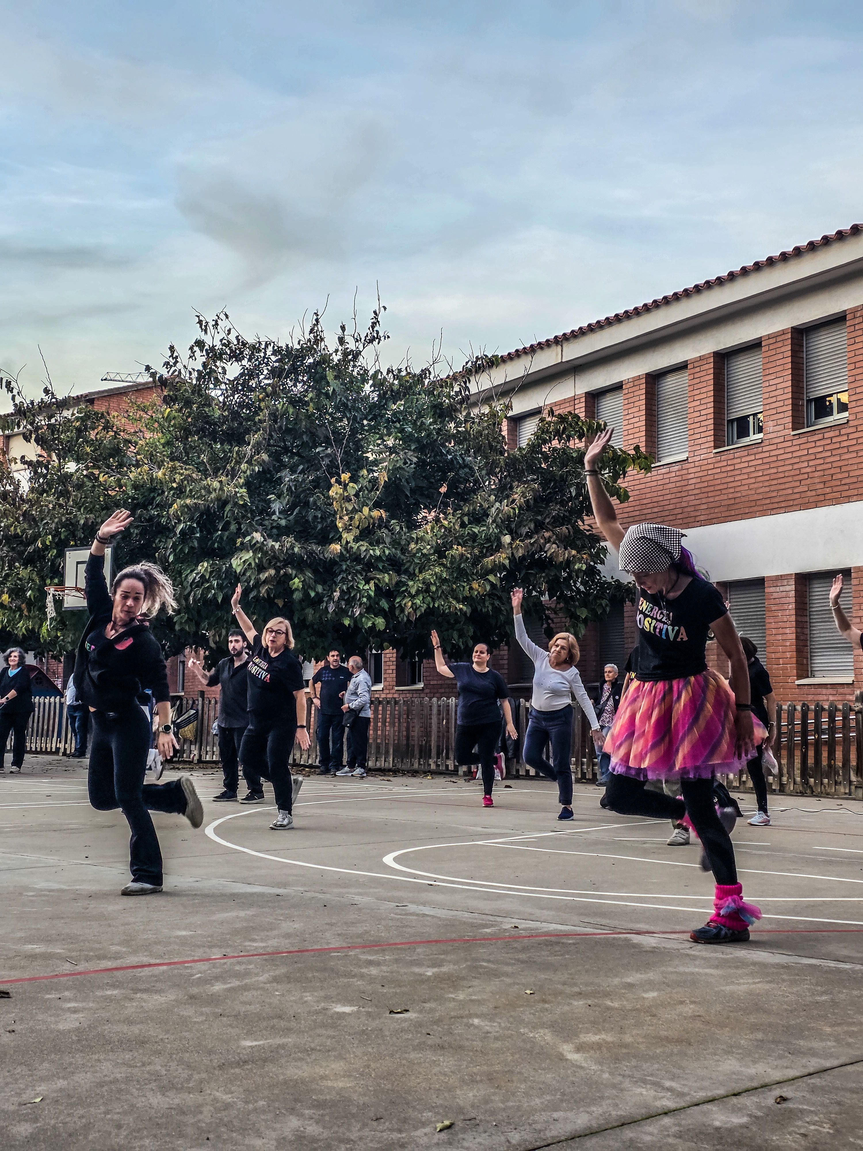 Zumba a la Castanyada benèfica de l'escola Fontetes. Foto: Marc Mata