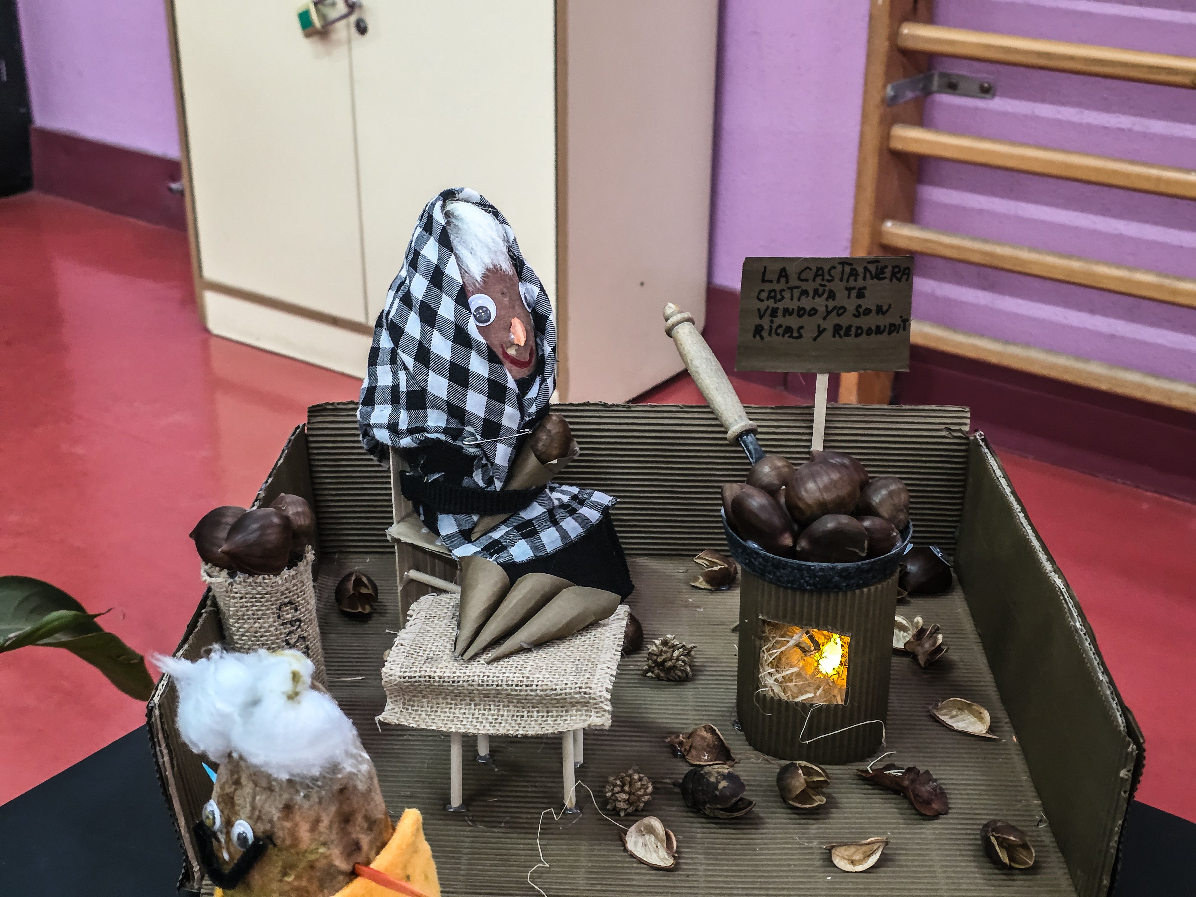 Moniatos a la Castanyada benèfica de l'escola Fontetes. Foto: Marc Mata