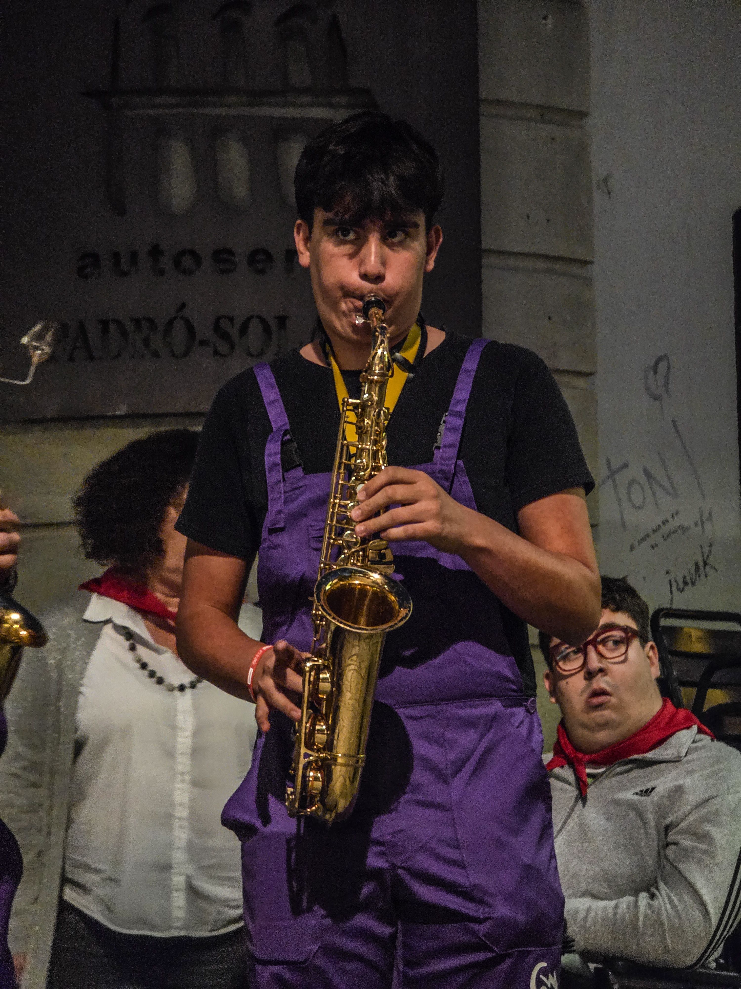 Els Bandtronats recorren els carrers del centre de la ciutat. Foto: Marc Mata