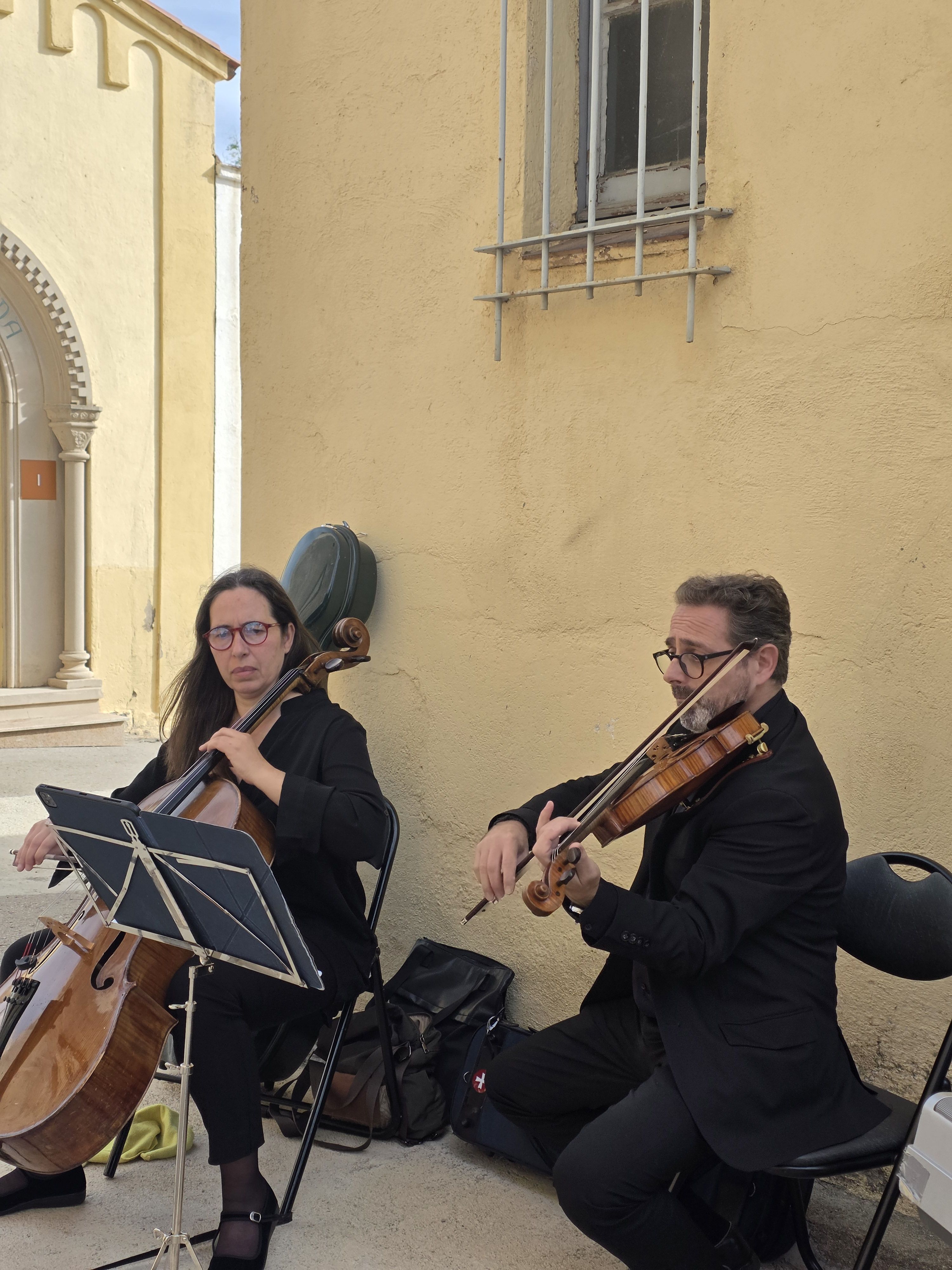 Dia de Tots Sants al cementiri municipal  Foto: Marc Mata
