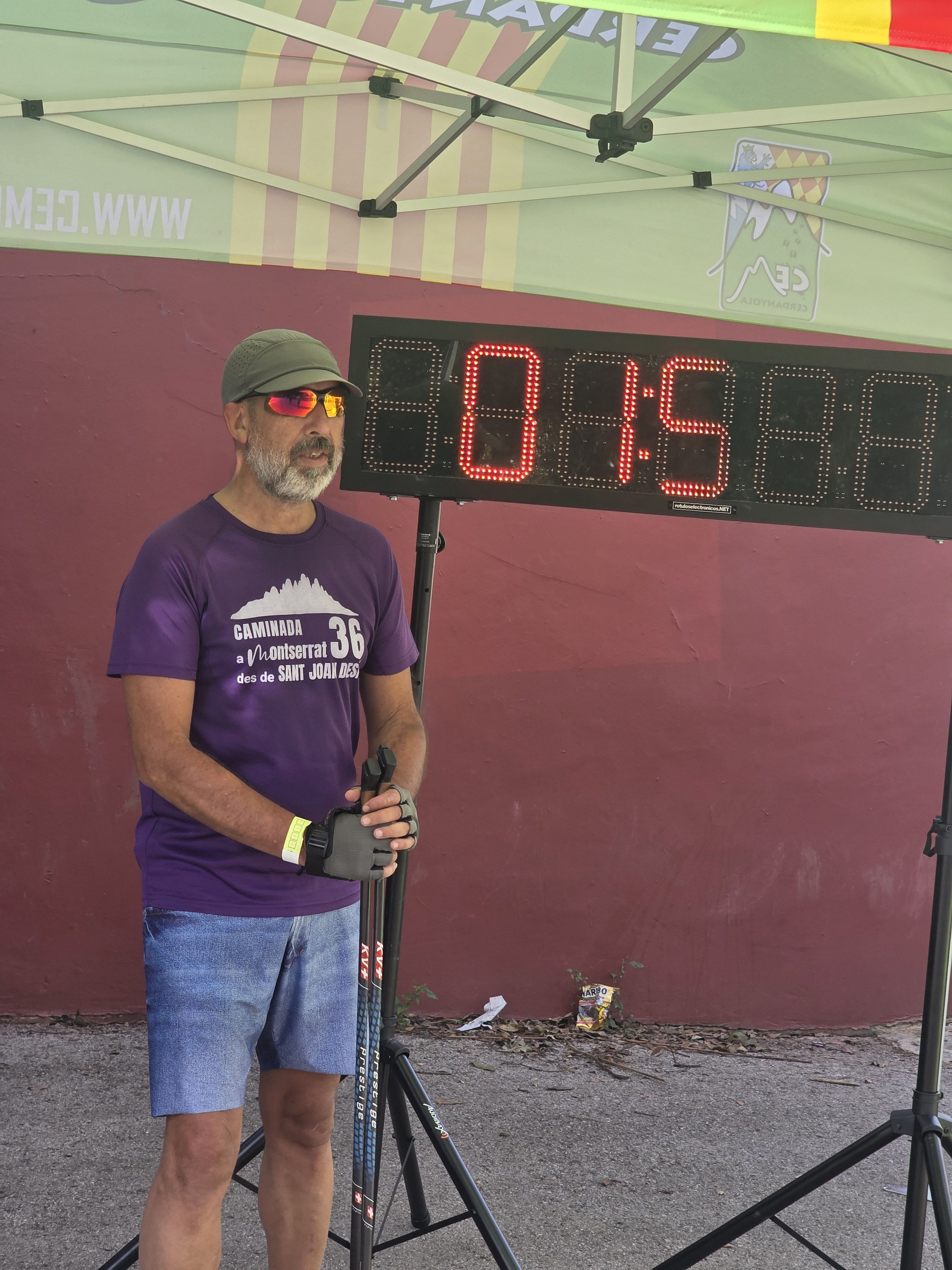 El primer participant a meta.  Foto: Marc Mata 