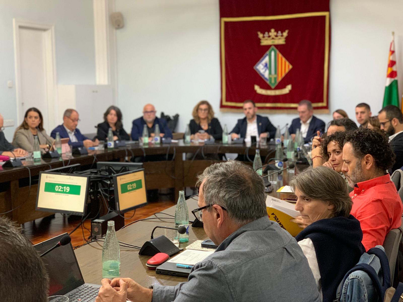 Un moment de la sessió del ple municipal d'octubre, dijous 30, a la Sala de Plens. Foto: Judit Josa