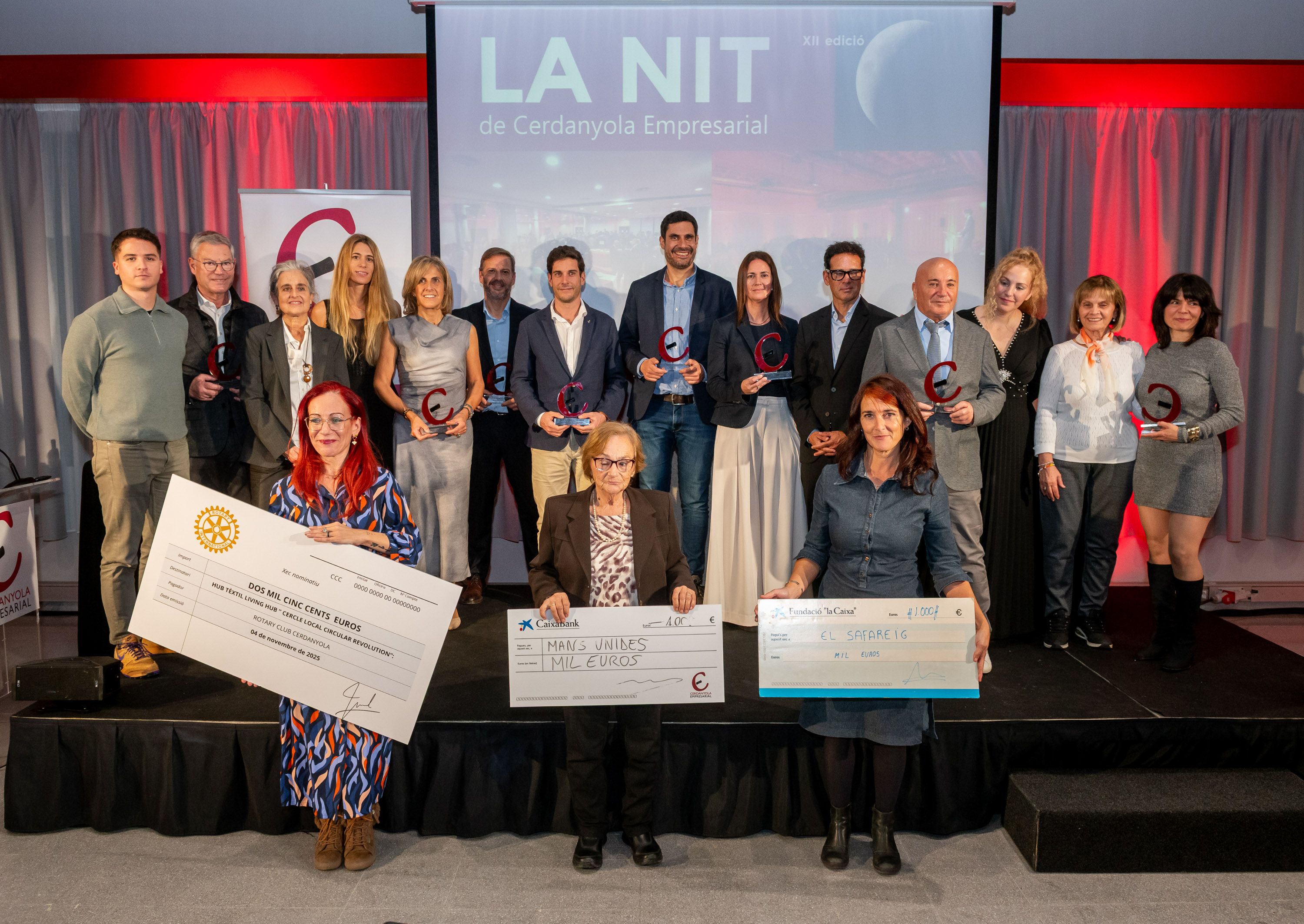 Foto de família amb tots els guardonats al final de la gala. FOTO: Xavi Olivé