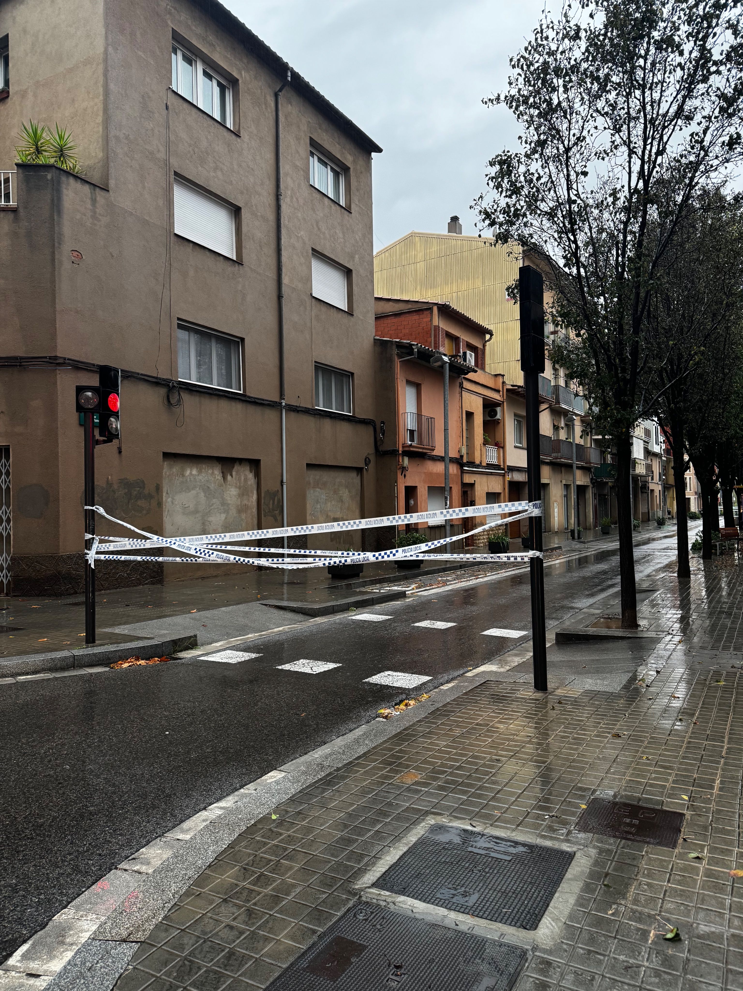 La part alta del carrer Sant Ramon tallada per les inundacions. Foto: Tom Clarke