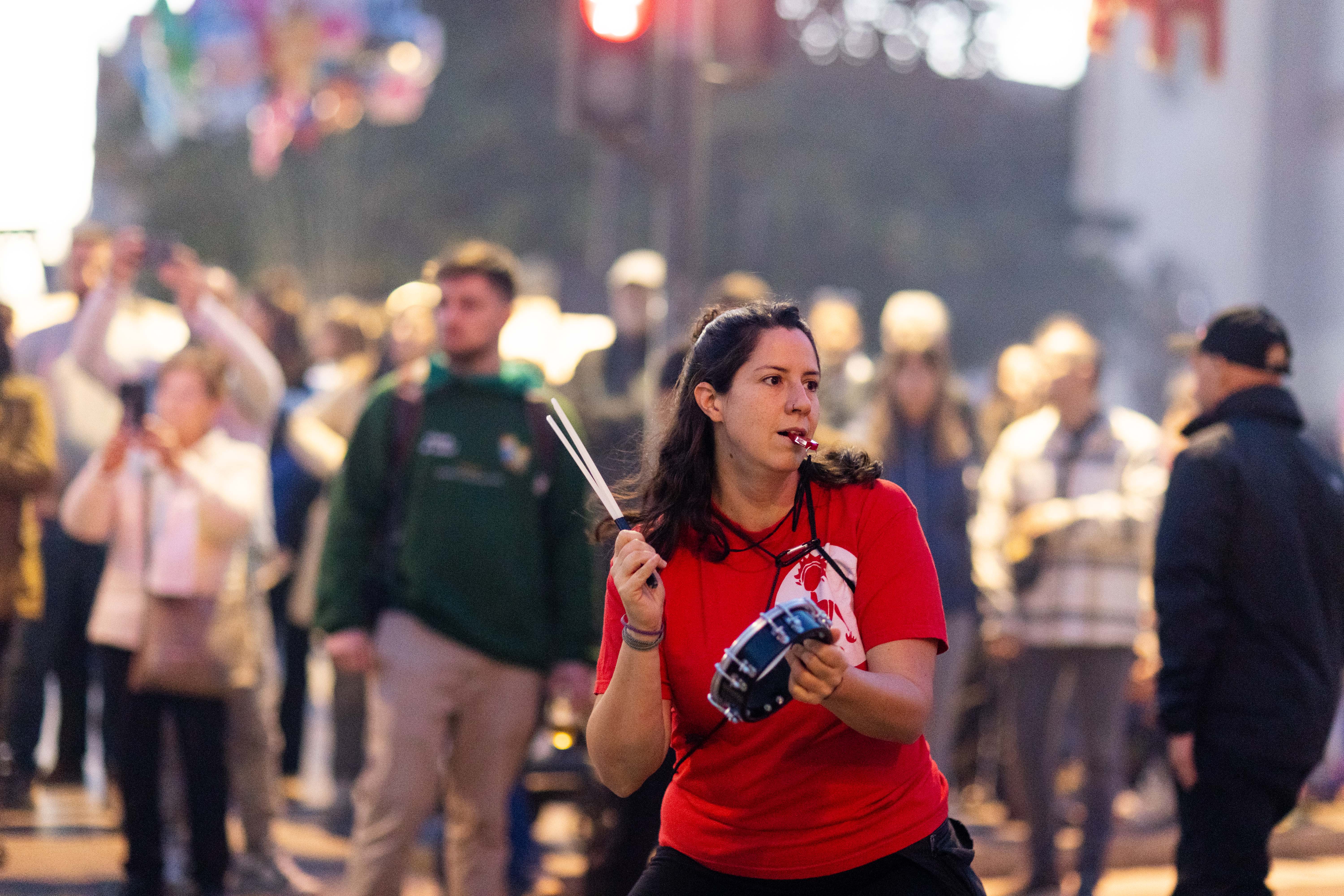 Cercavila de Batúcamela, que ha actuat a la Festa de Sant Martí, aquest dissabte a la tarda, a la celebració de la DUDI. FOTO: Arnau Padilla. 