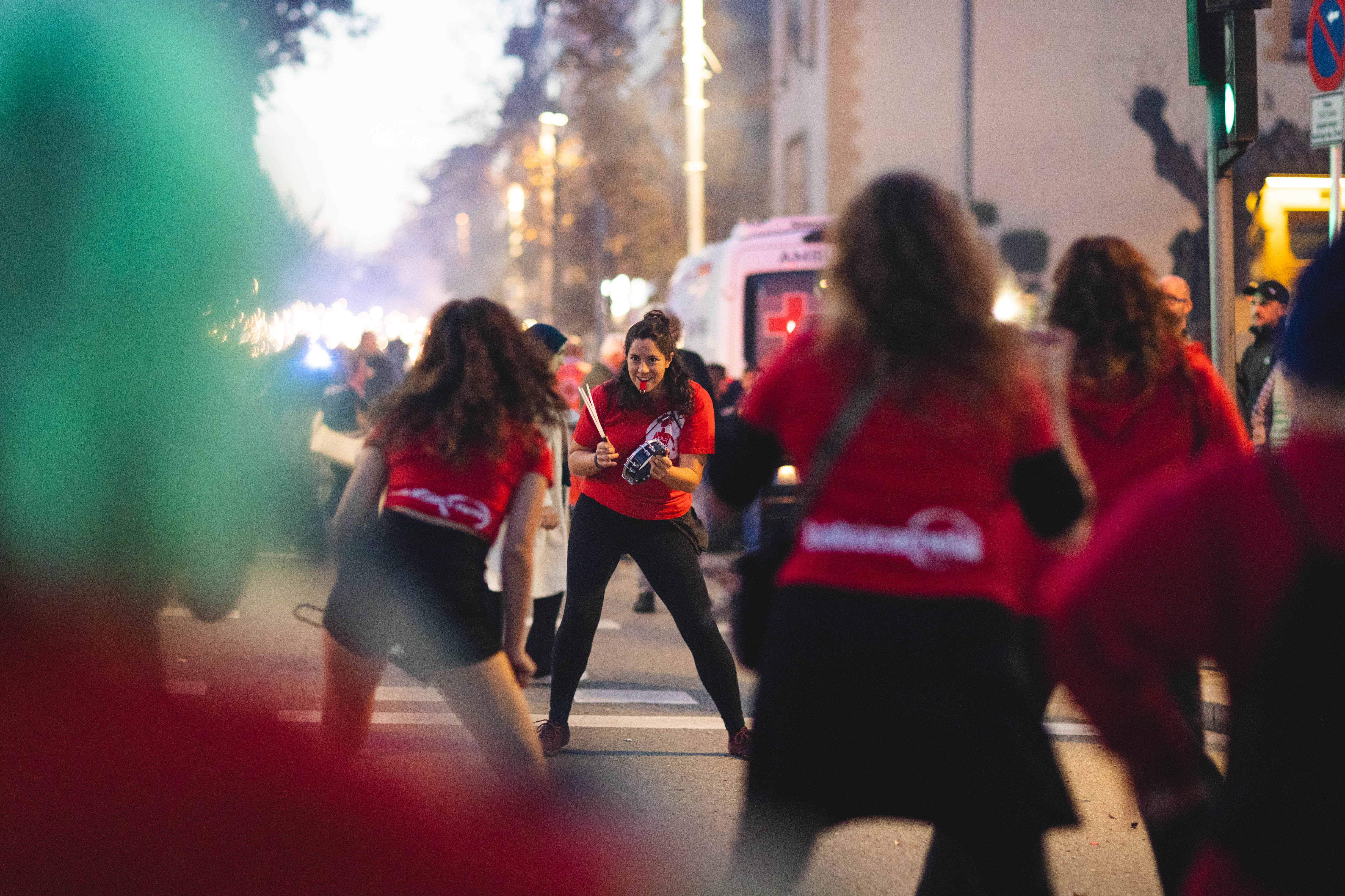 El Seguici de Cultura Popular, amb la participació de les colles i entitats locals, ha omplert els carrers del centre i la plaça de Sant Ramon d’alegria, foc i tradició durant l’inici del cap de setmana gran de Sant Martí. FOTO: Arnau Padilla