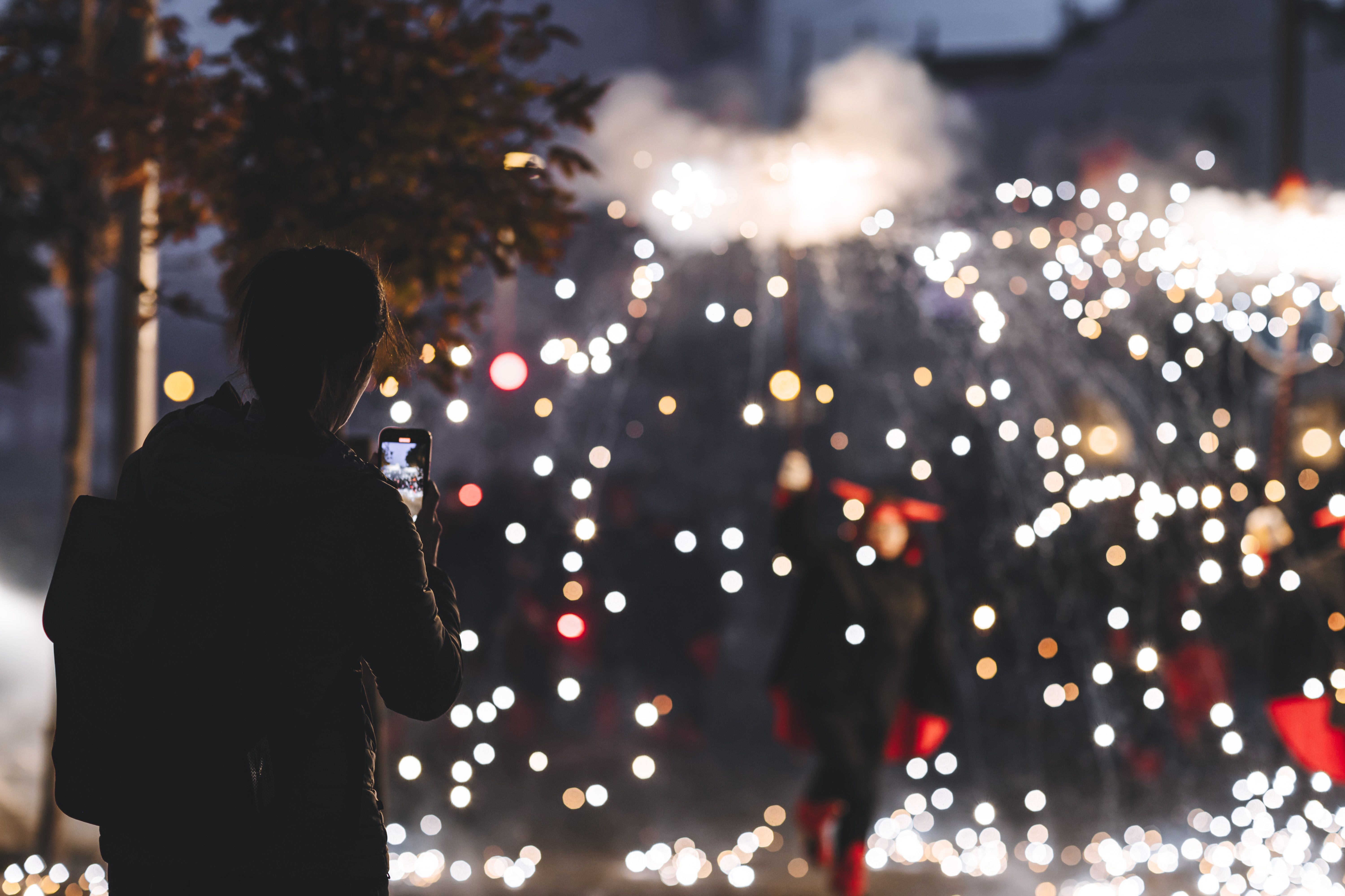 El Seguici de Cultura Popular, amb la participació de les colles i entitats locals, ha omplert els carrers del centre i la plaça de Sant Ramon d’alegria, foc i tradició durant l’inici del cap de setmana gran de Sant Martí. FOTO: Arnau Padilla