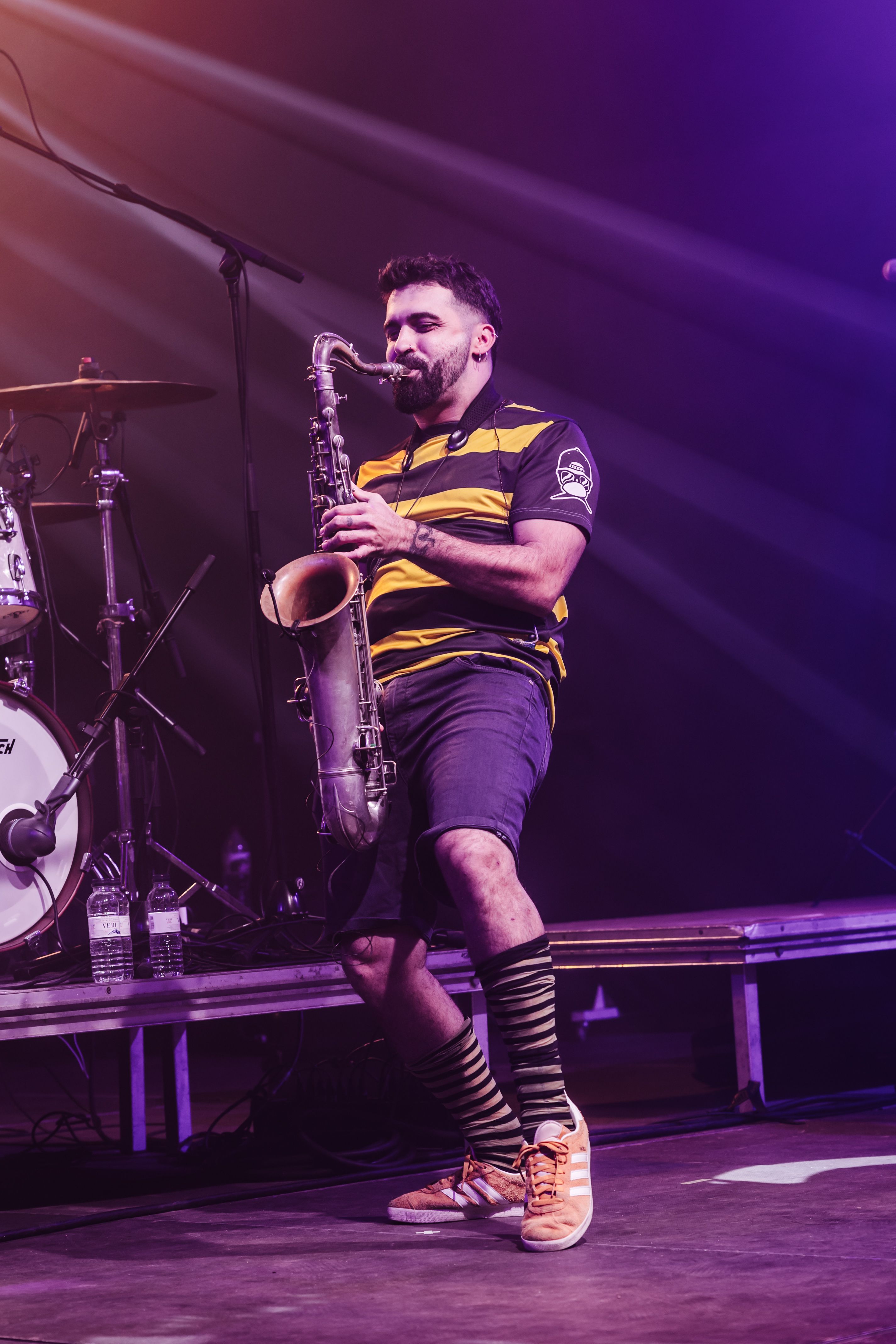 La Martinada reuneix centenars de persones a la plaça de Sant Ramon i control d’accés per primera vegada a l'envelat. FOTOS: Arnau Padilla.