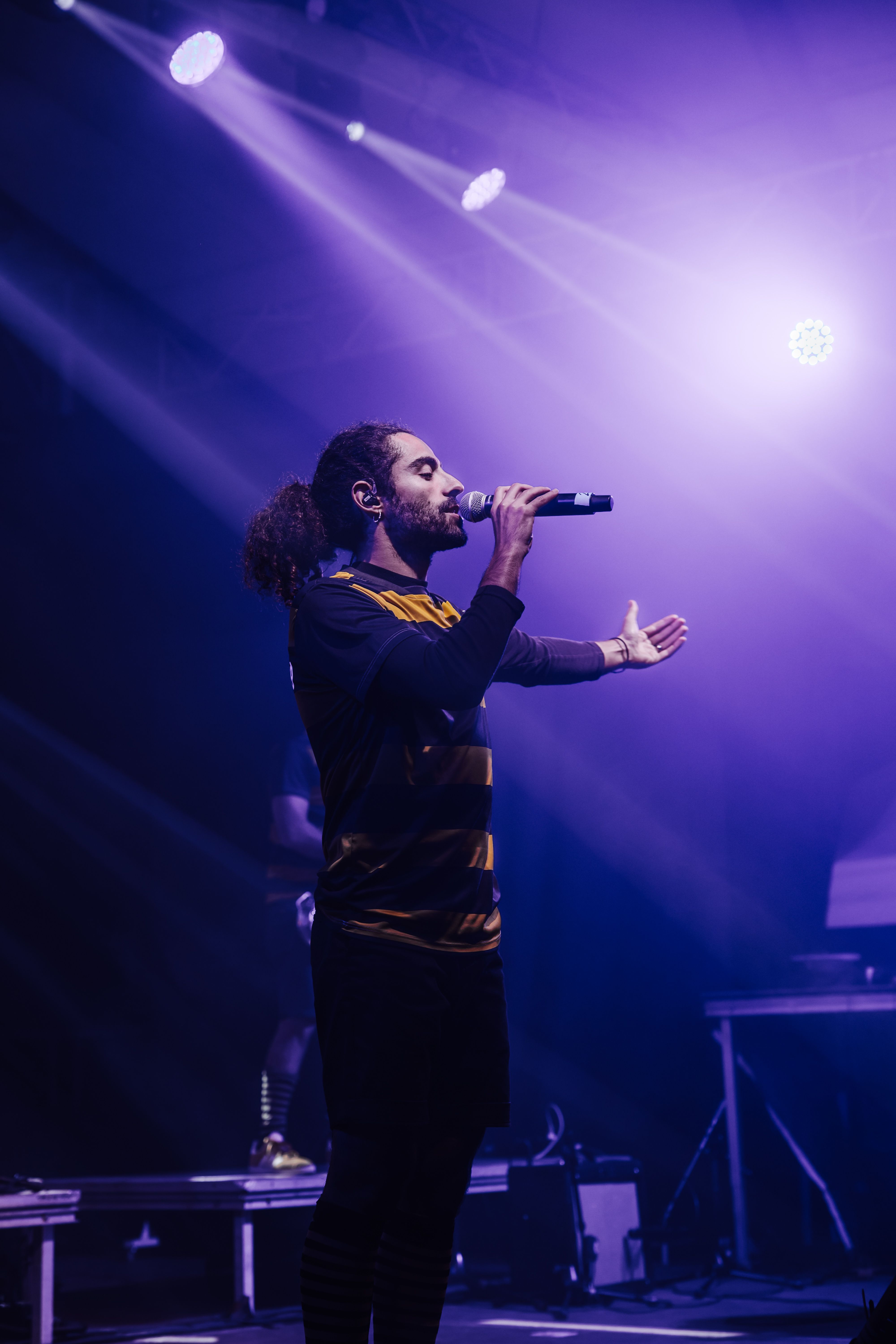 La Martinada reuneix centenars de persones a la plaça de Sant Ramon i control d’accés per primera vegada a l'envelat. FOTOS: Arnau Padilla.