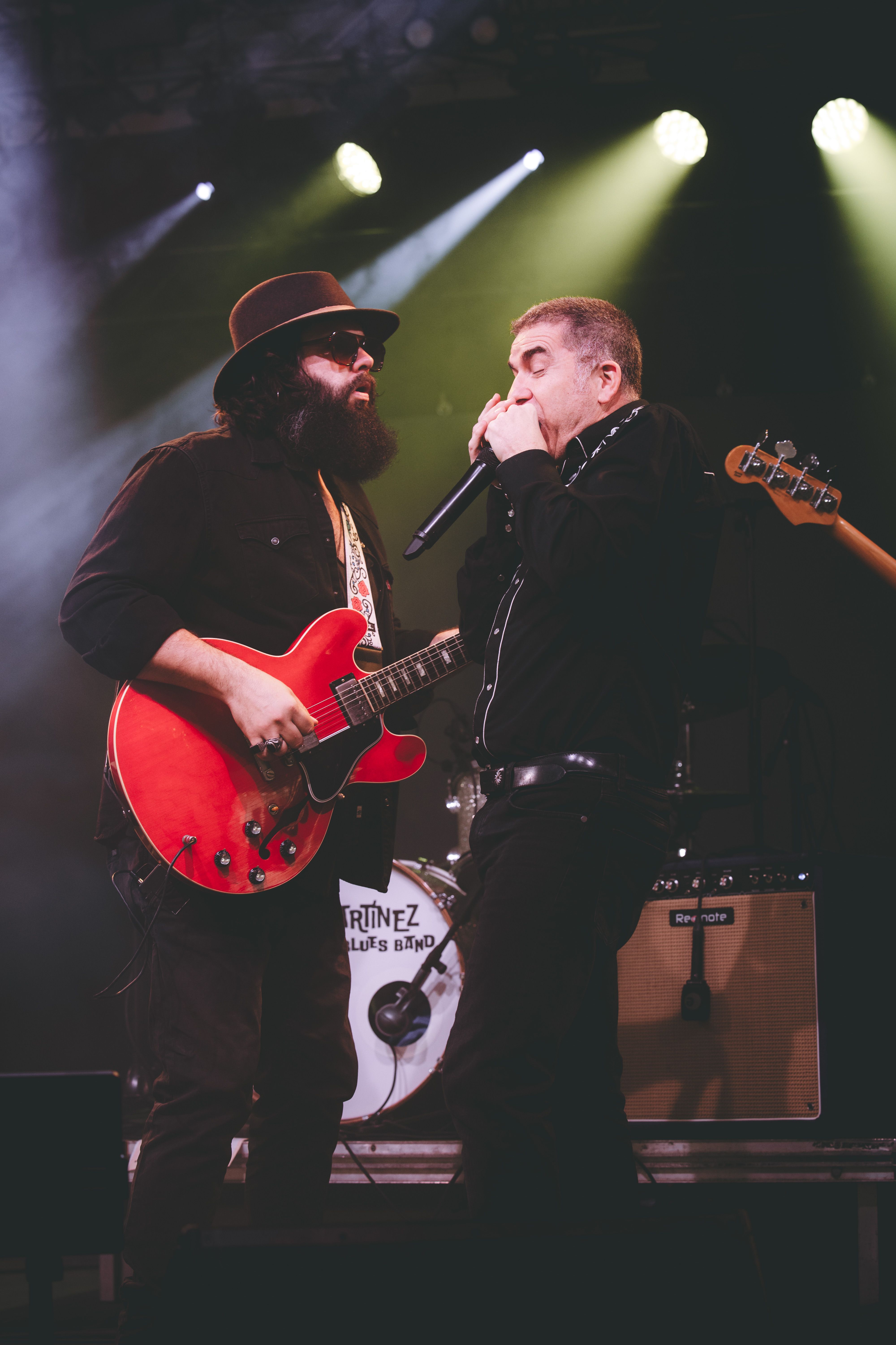 Tofol Martínez ho dona tot a l'escenari de l'envelat. Foto: Arnau Padilla 