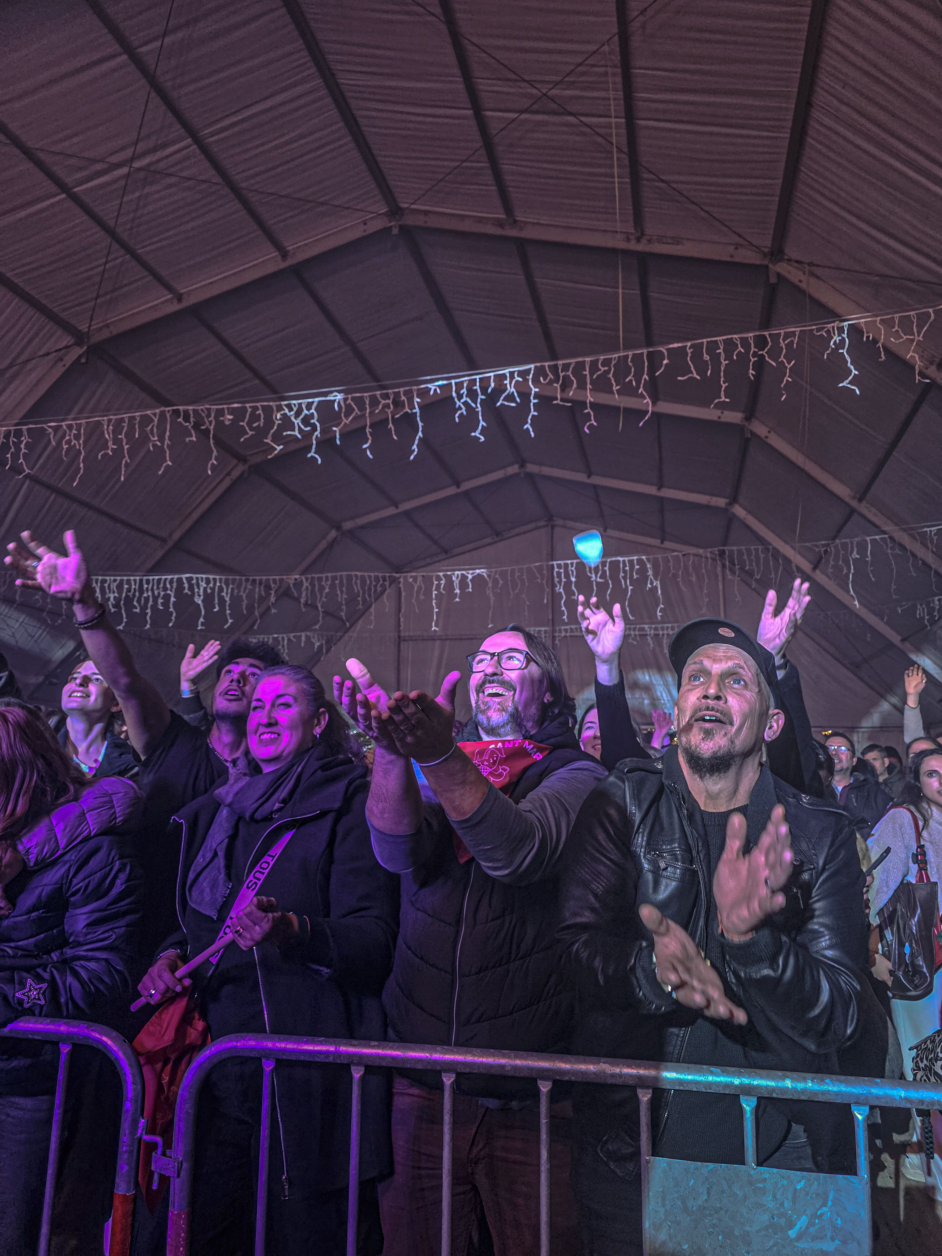La banda musical Encanto del Loco ha revolucionat a grans, joves i petits. Foto: Marc Mata