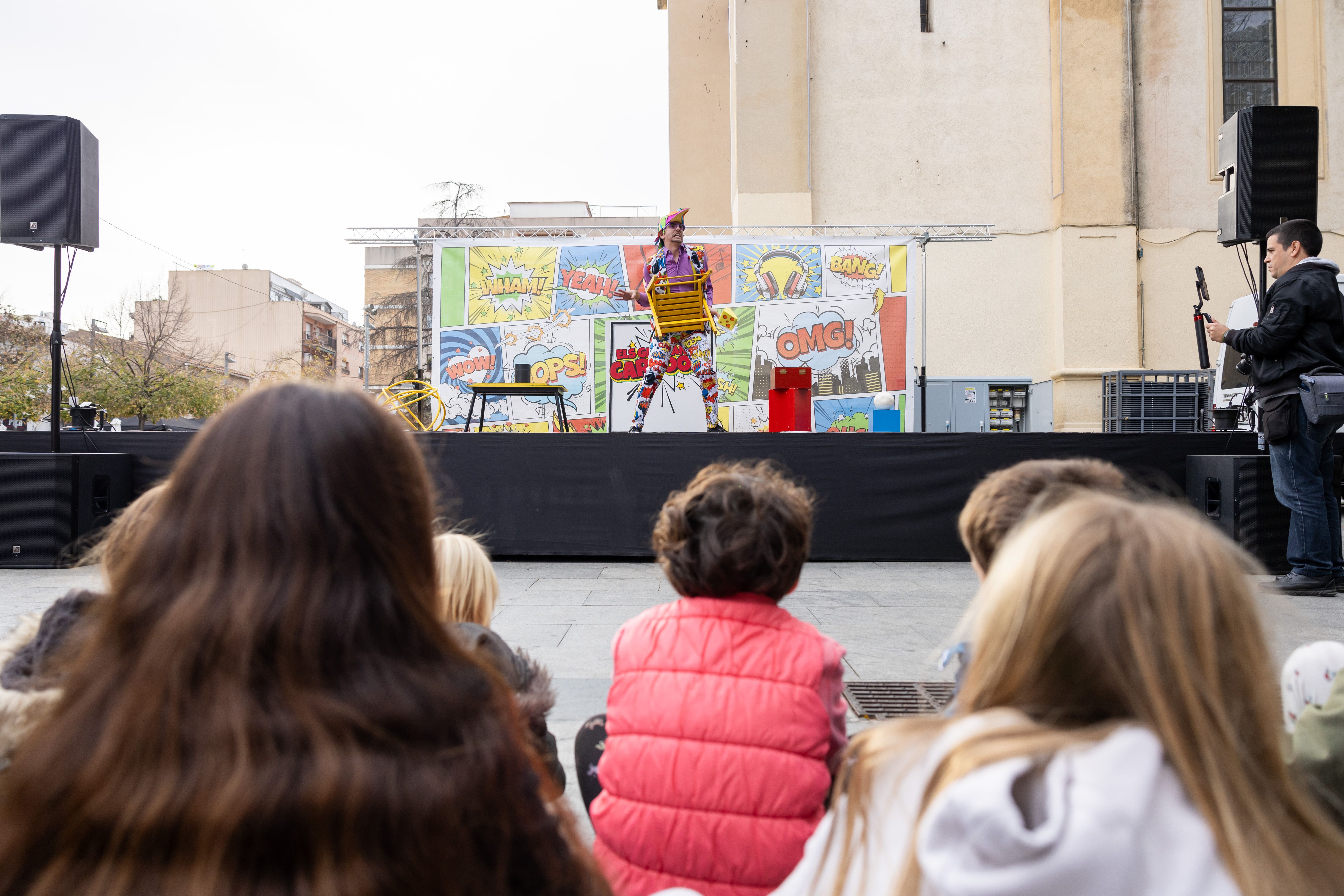 Els infants gaudeixen dels 'Germans Cartoon'. Foto: Arnau Padilla