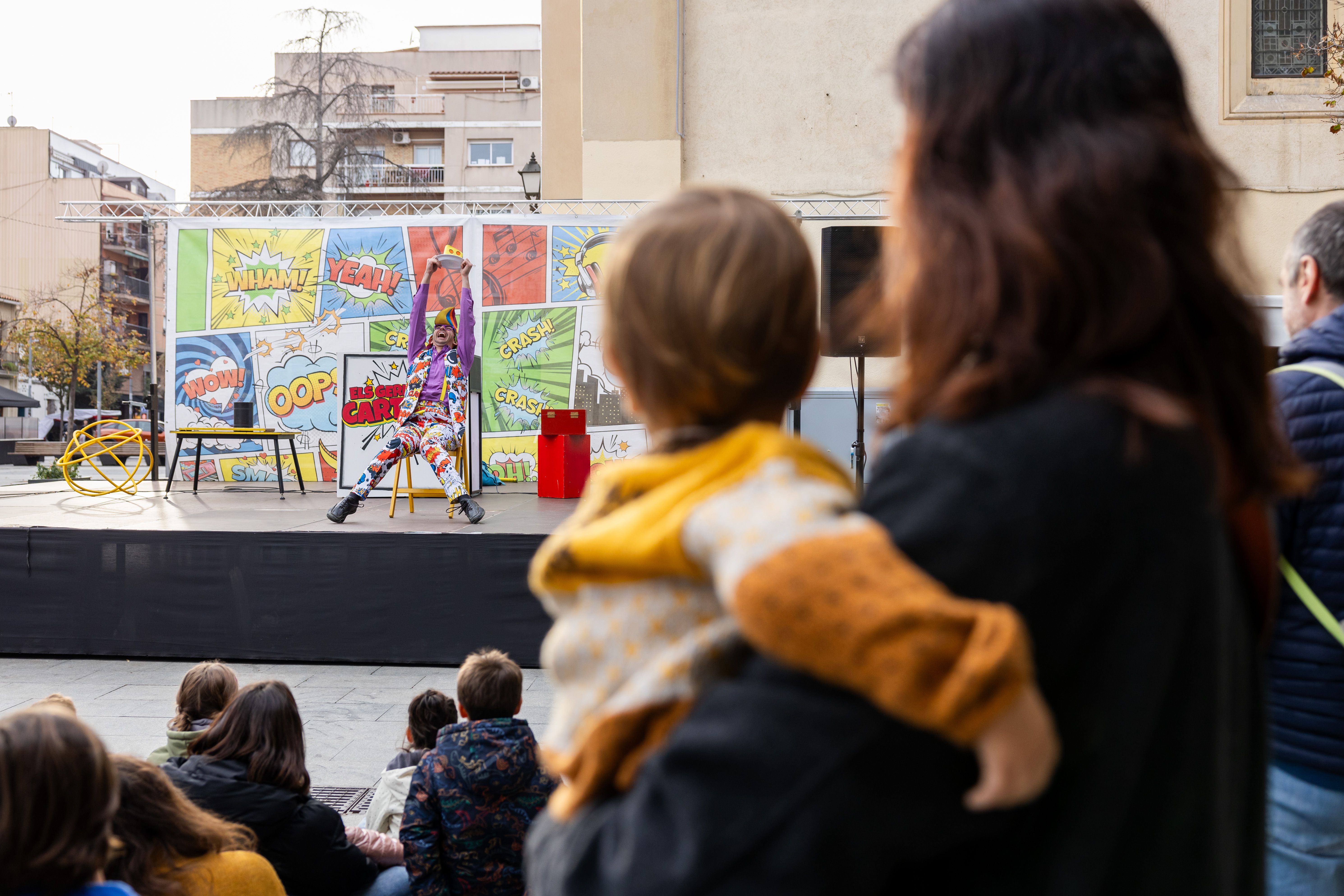 Els infants gaudeixen dels 'Germans Cartoon'. Foto: Arnau Padilla