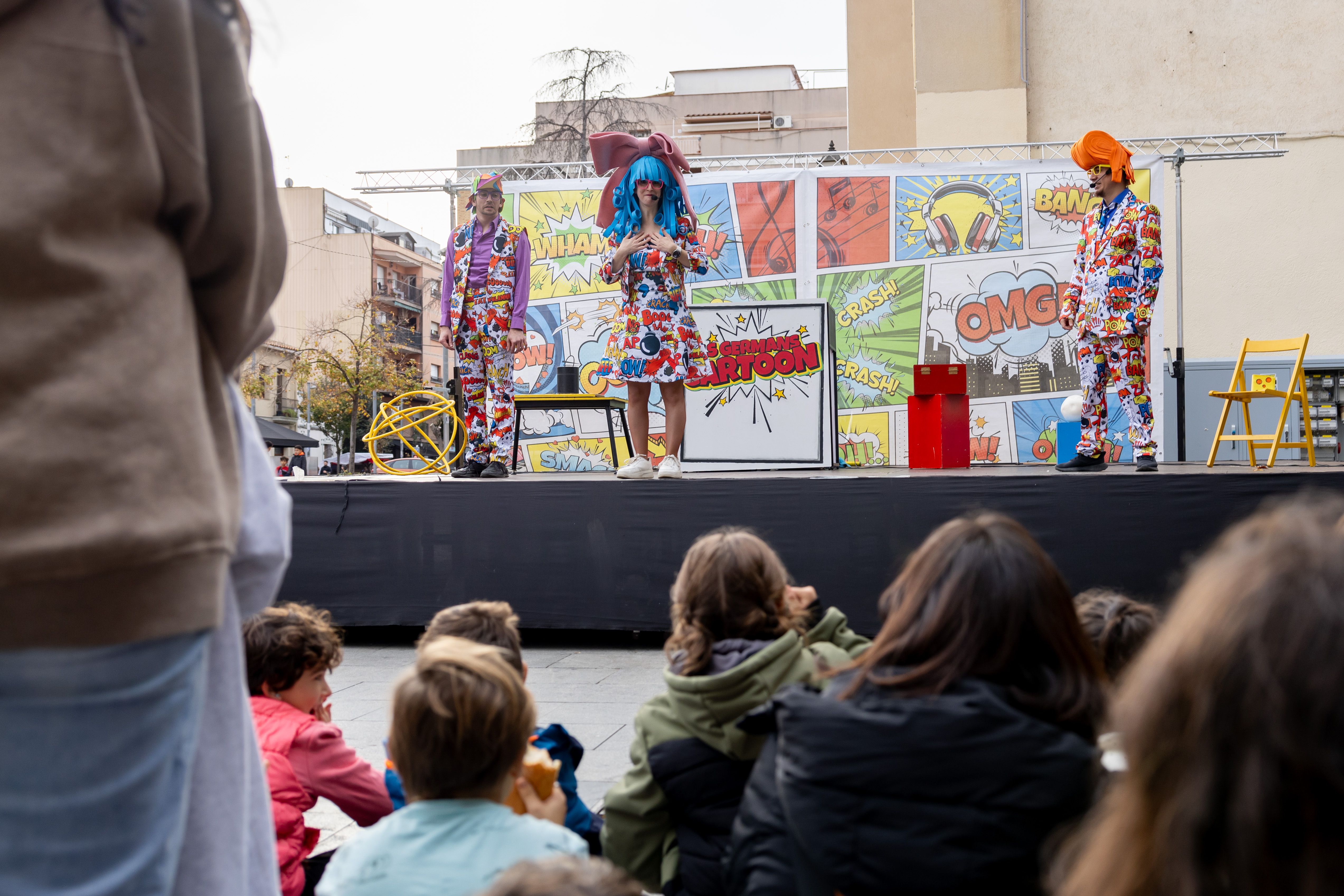 Els infants gaudeixen dels 'Germans Cartoon'. Foto: Arnau Padilla