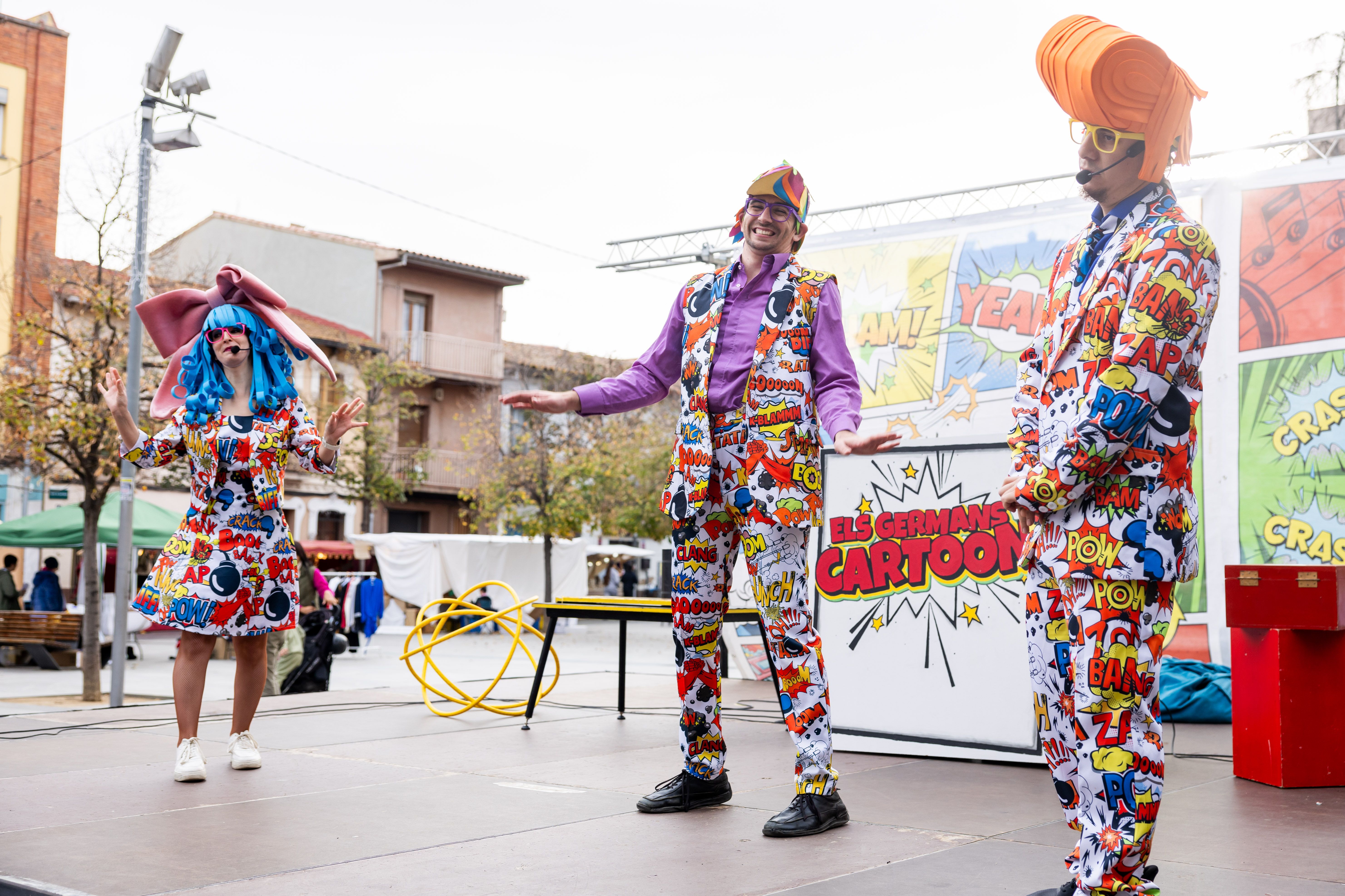 Els 'Germans Cartoon' fan gaudir als infants. Foto: Arnau Padilla