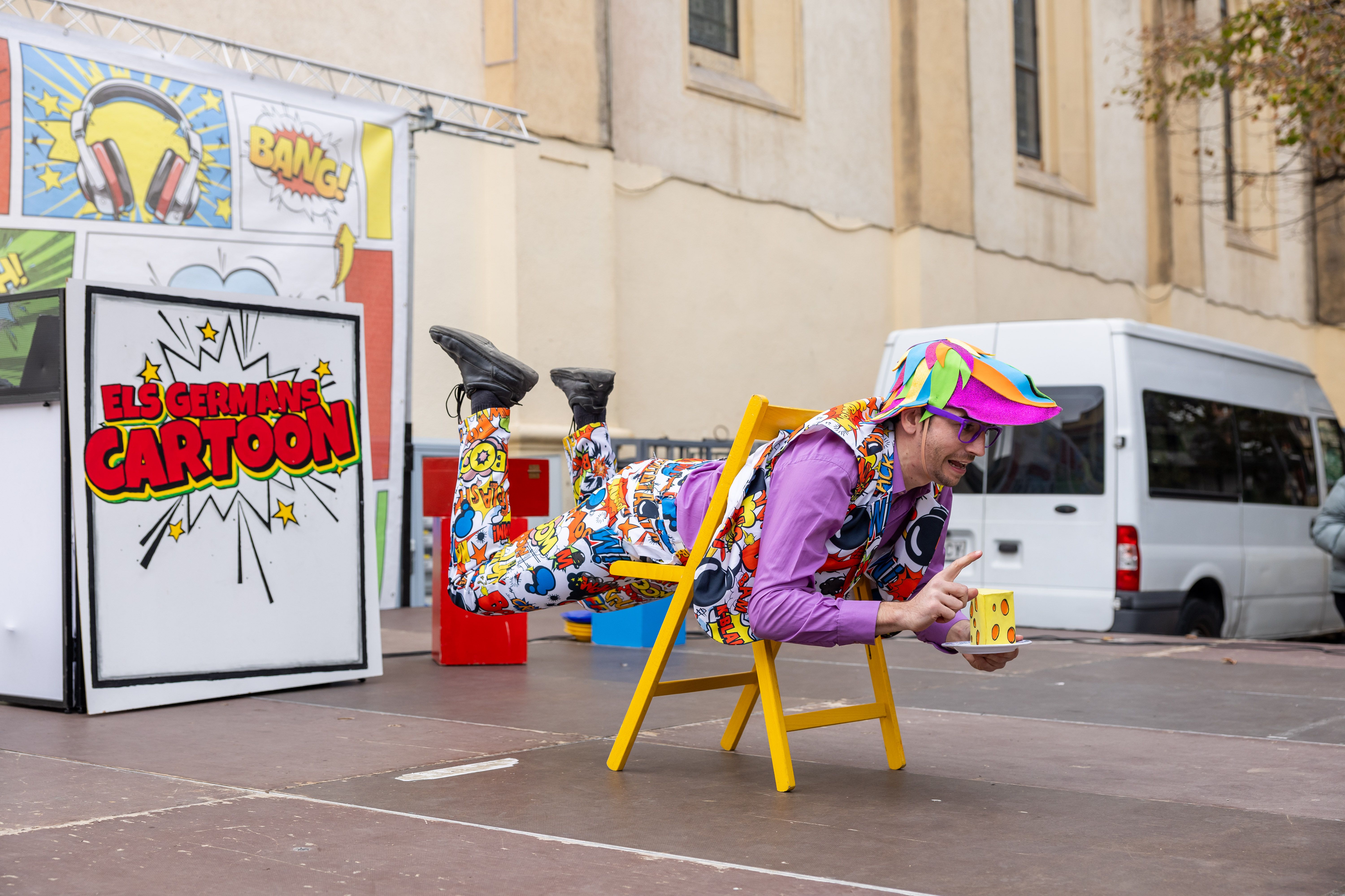 Els 'Germans Cartoon' fan gaudir als infants. Foto: Arnau Padilla