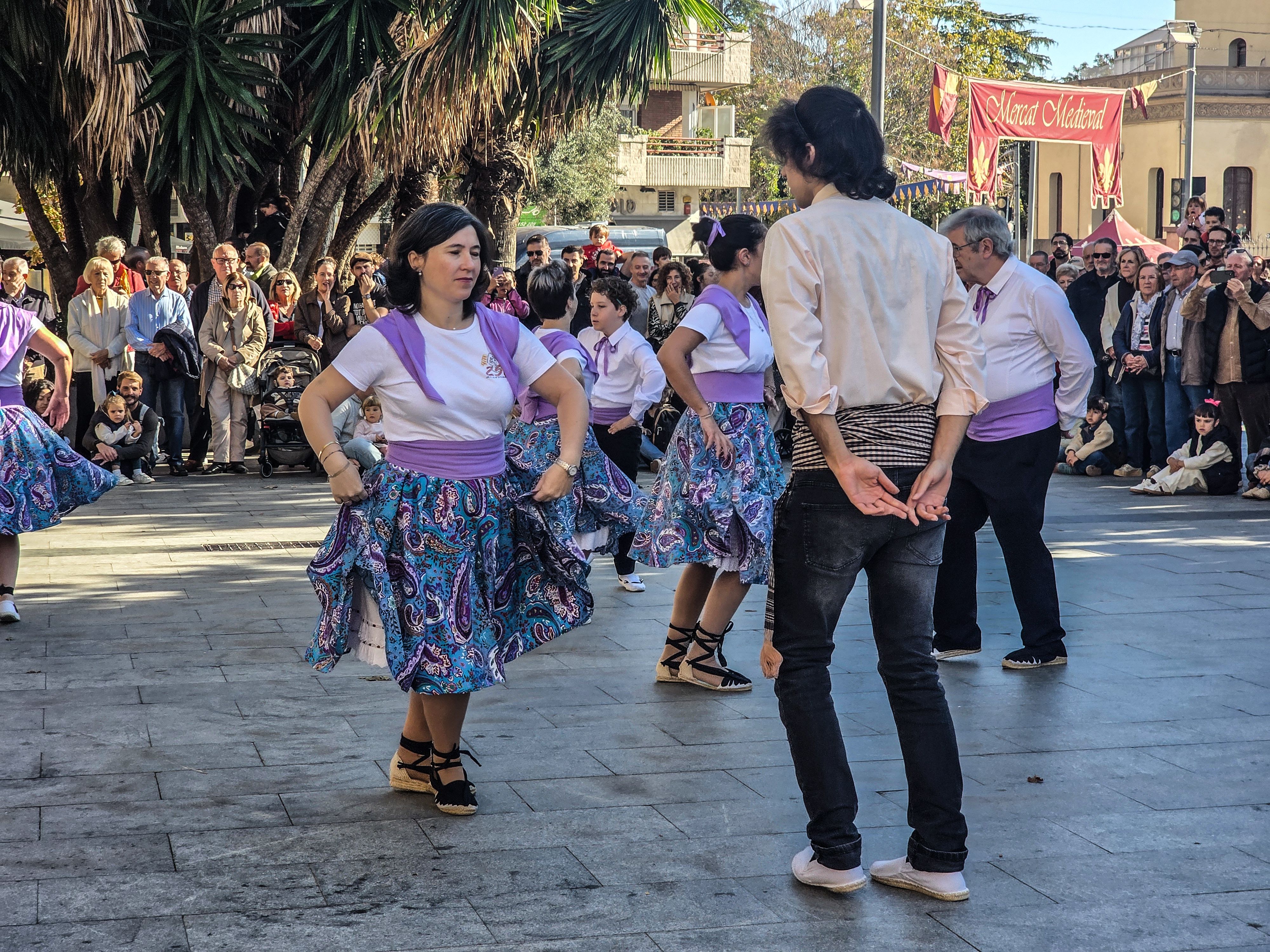 Gitanes a la plaça Abat Oliba. Foto: Marc Mata