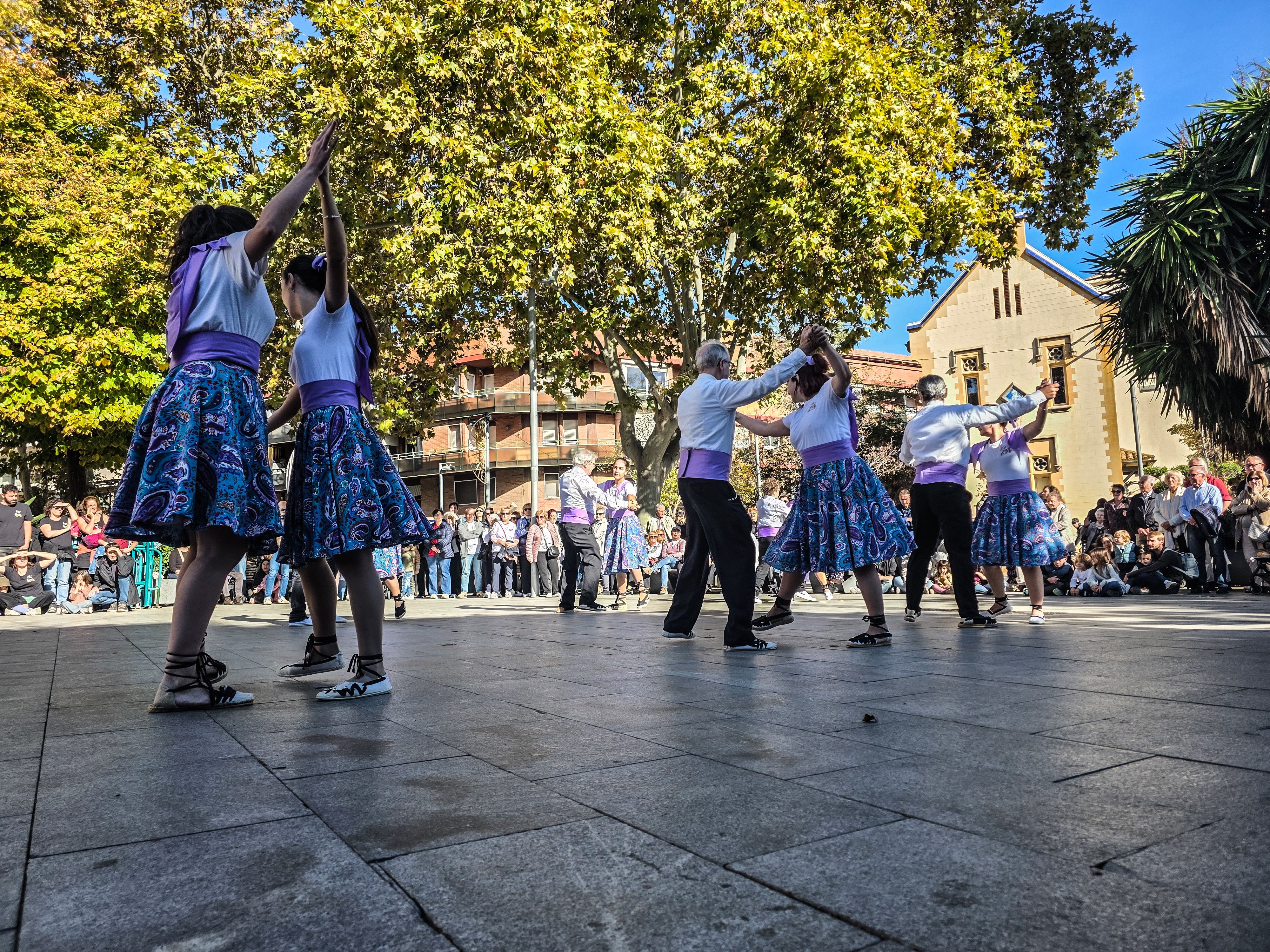 Gitanes a la plaça Abat Oliba. Foto: Marc Mata