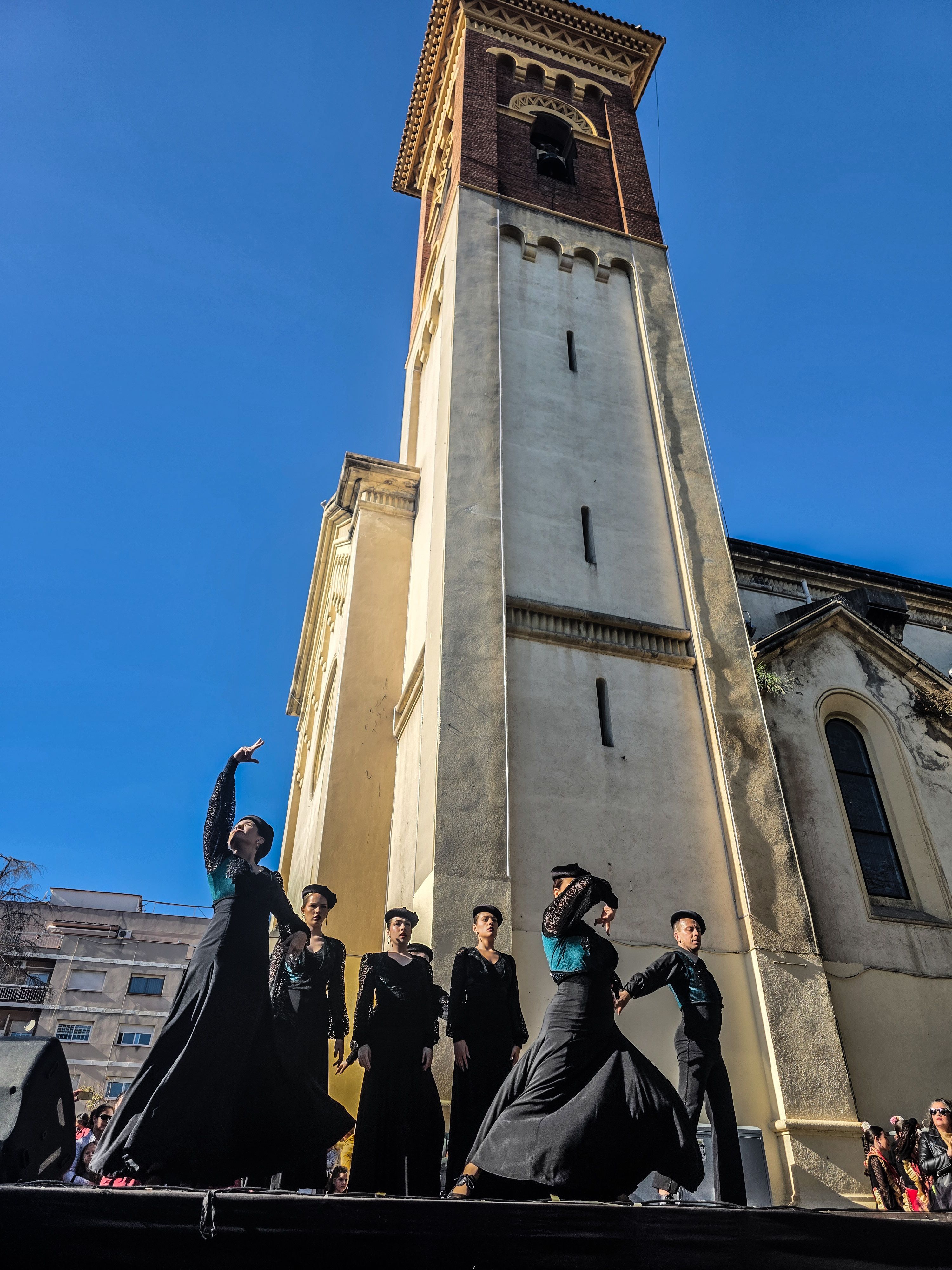 Sevillanes a la plaça Abat Oliba. Foto: Marc Mata