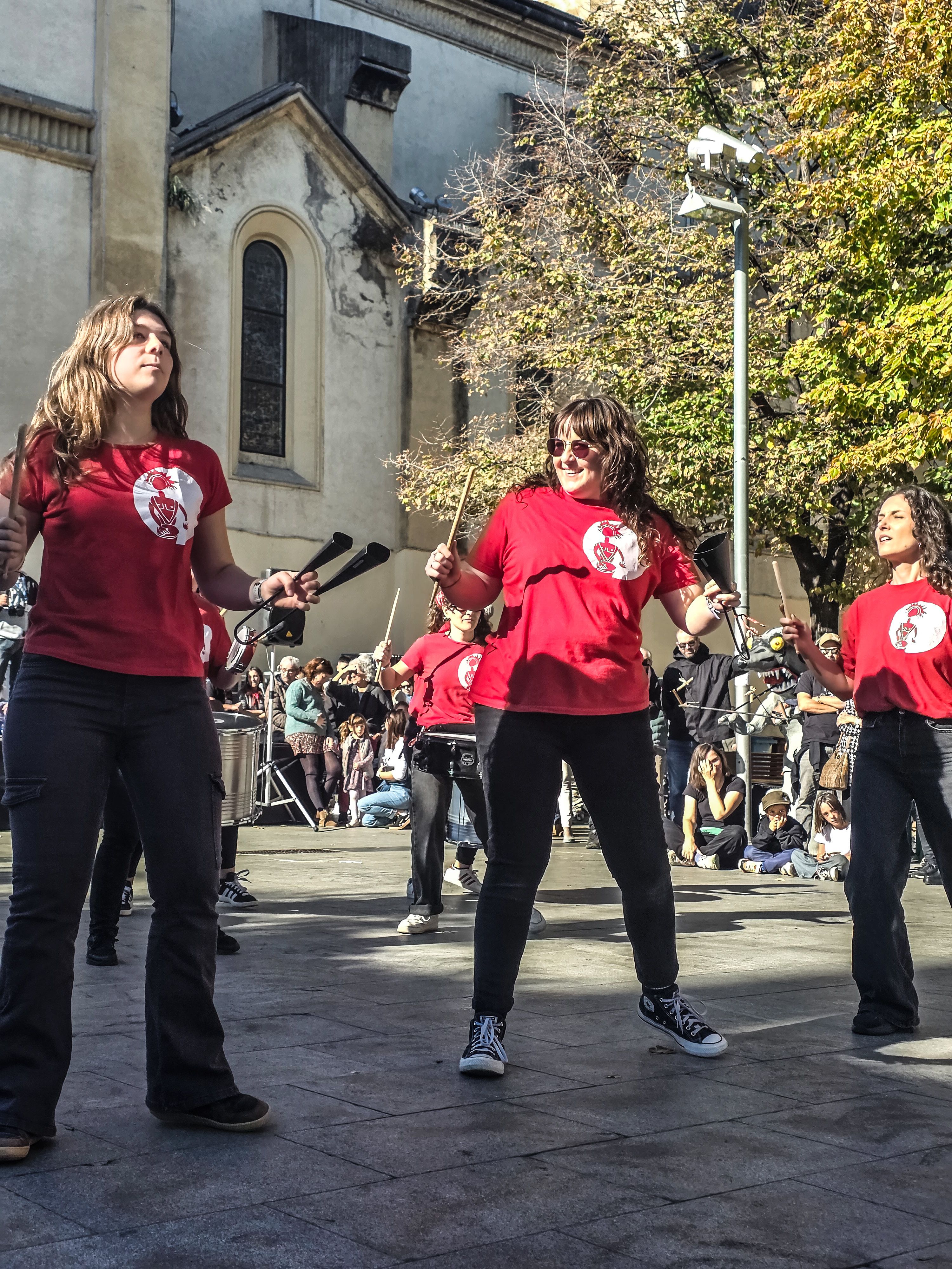Batucada a la plaça Abat Oliba. Foto: Marc Mata