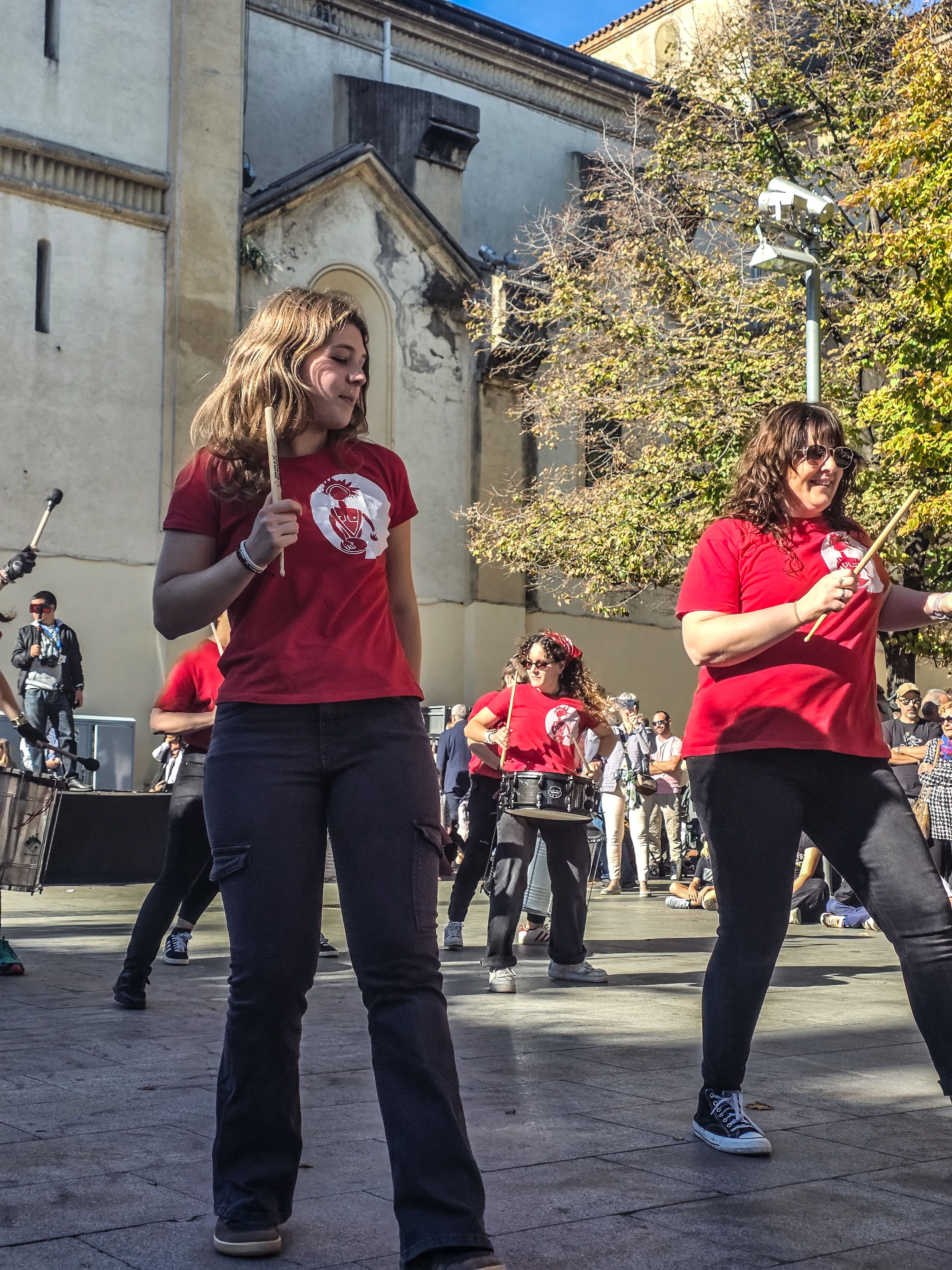 Batucada a la plaça Abat Oliba. Foto: Marc Mata