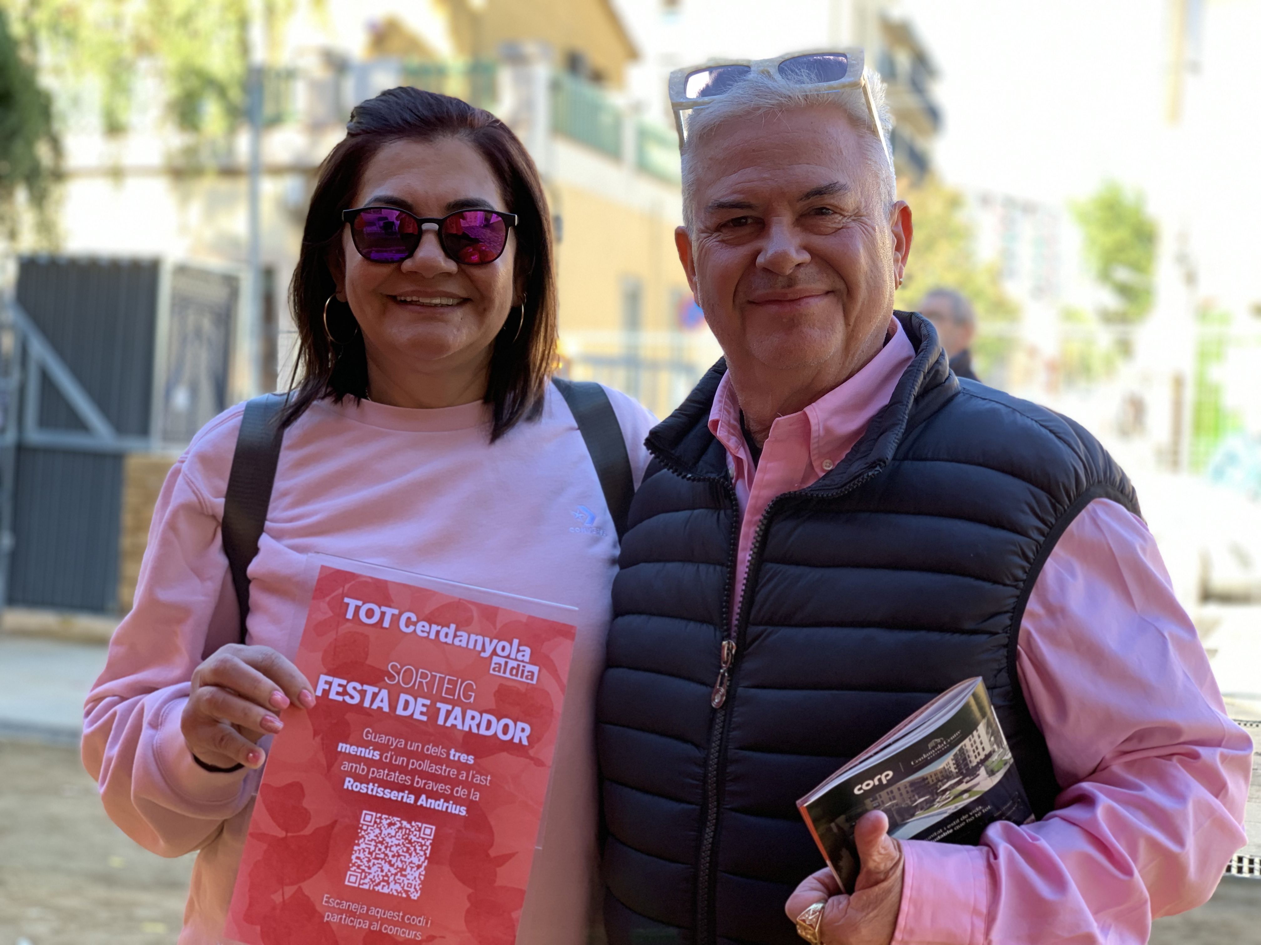 Els propietaris de la Rostisseria Andrius, col·laboradors del sorteig del TOT, durant la Festa de Tardor.