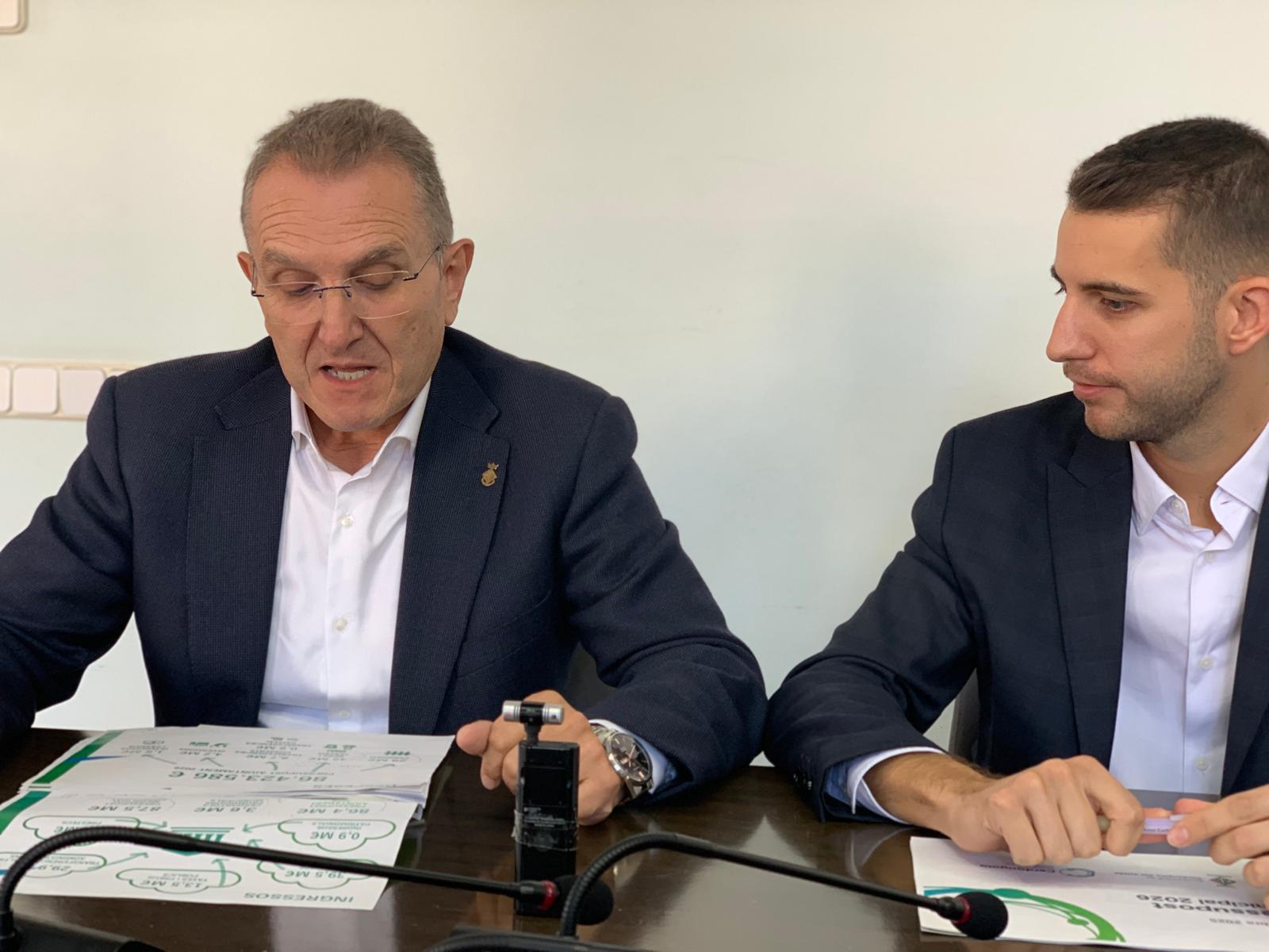 Javier Sánchez i David González durant la presentació dels pressupostos 2025. FOTO: Judit Josa