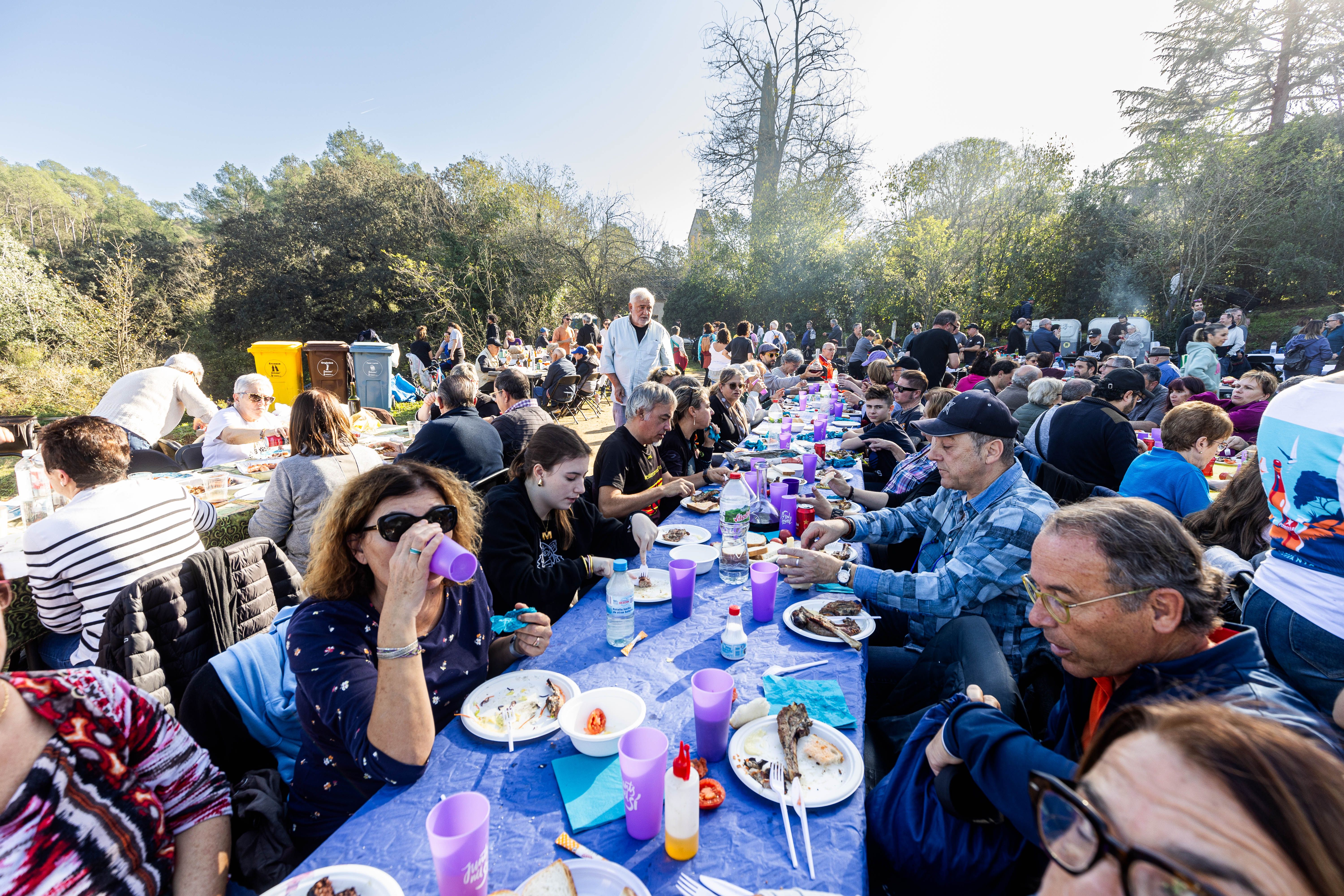Veïns arreplegats per Sant Iscle. Foto: Núria Puentes (Ajuntament)