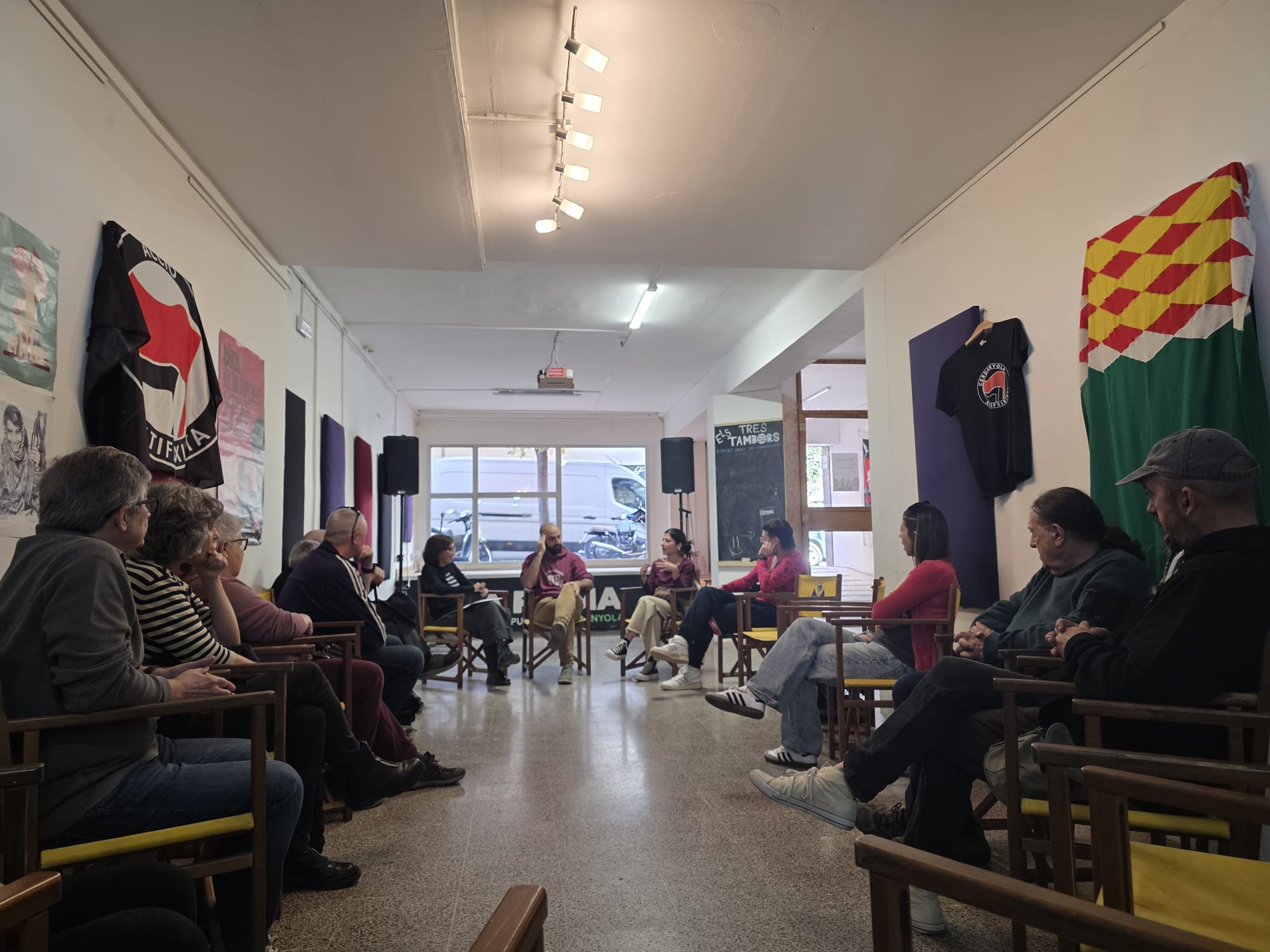 Debat sobre l'habitatge, aquest dissabte 15 de novembre al Casal La Flama. Foto: Marc Mata