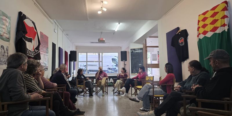 Debat sobre l'habitatge, aquest dissabte en el Casal La Flama. Foto: Marc Mata